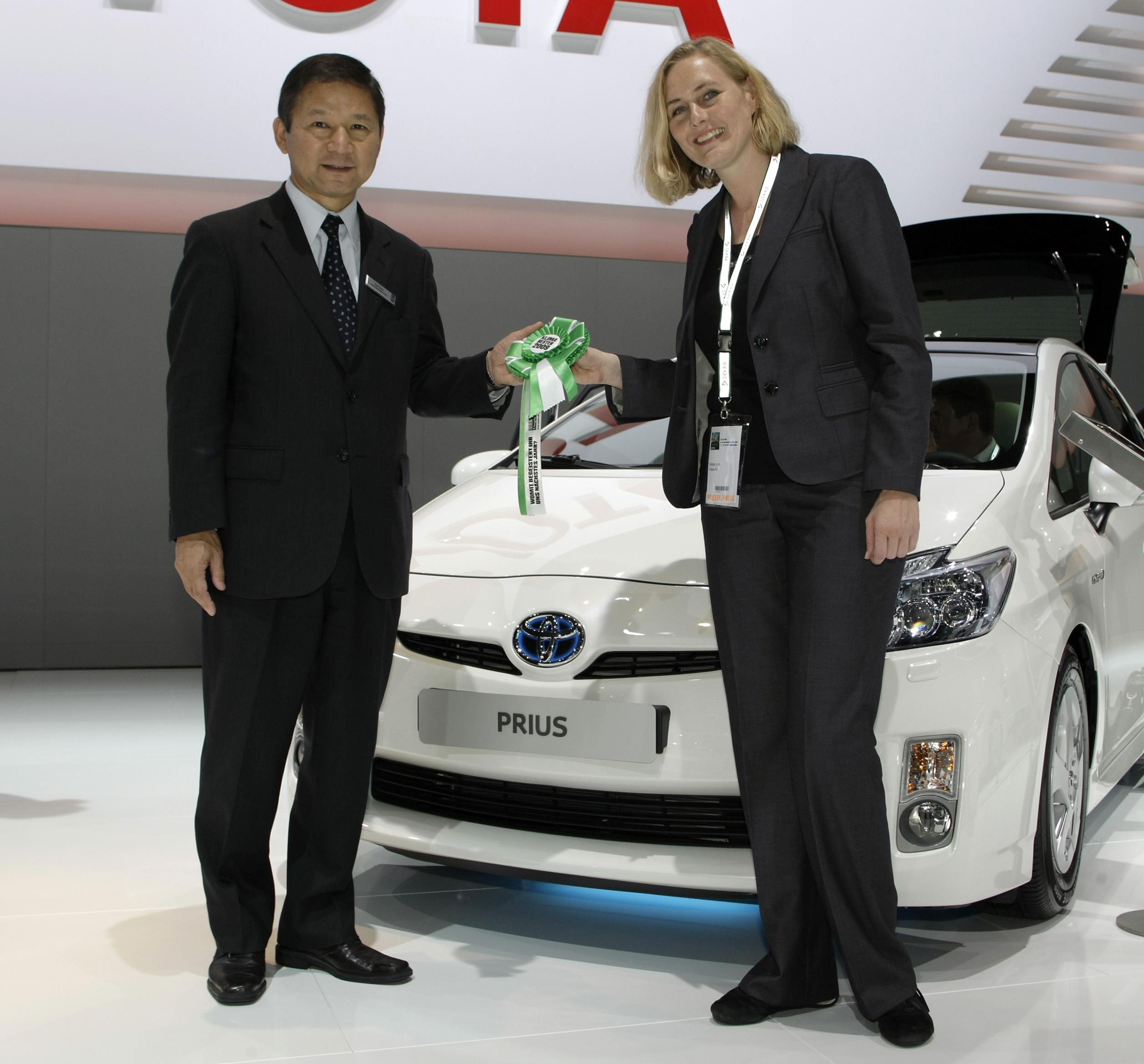 Keiji Sudo, Präsident Toyota Deutschland und Sabine Letz, Chefredakteurin Utopia.de