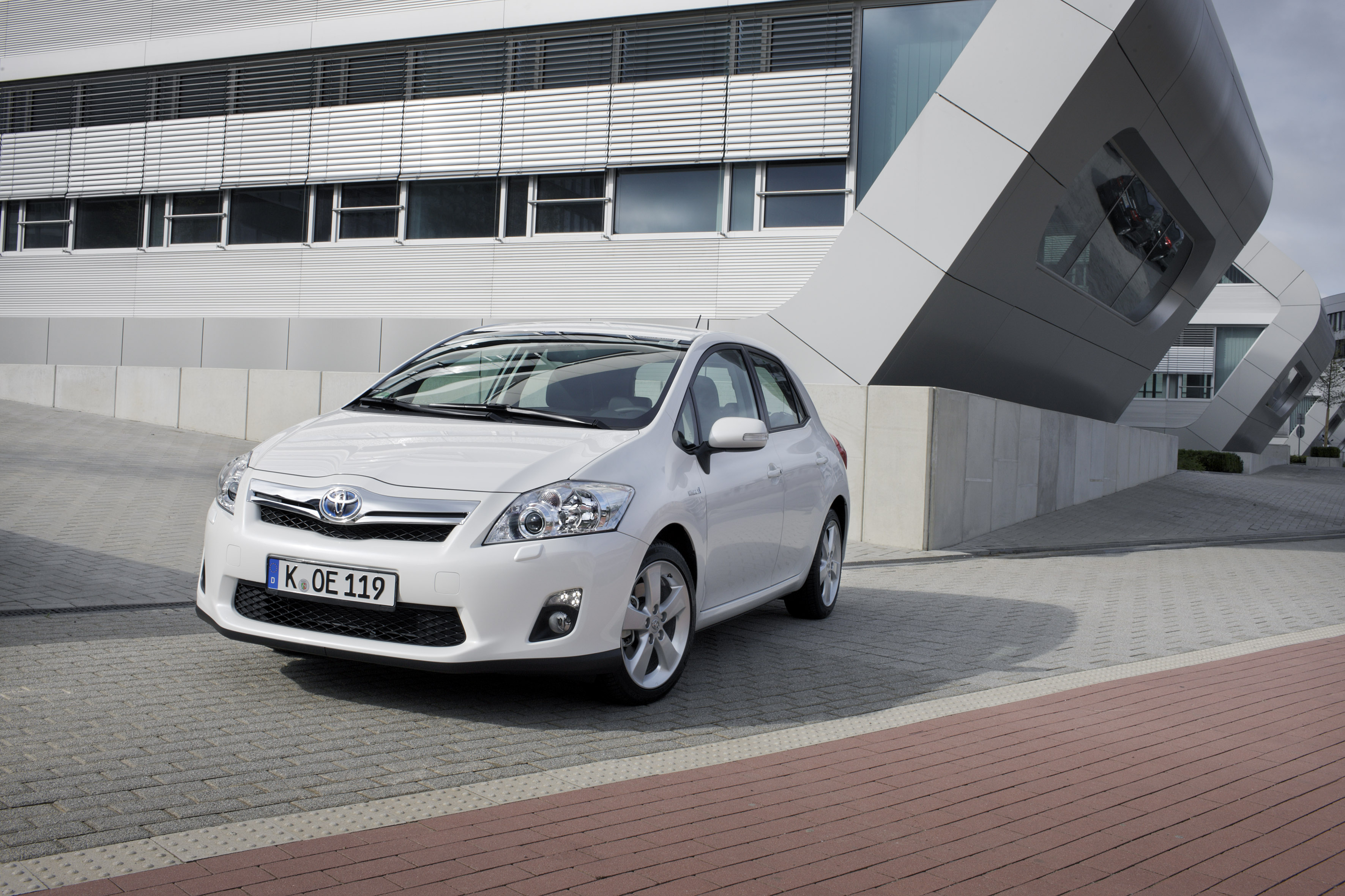01 Auris Hybrid