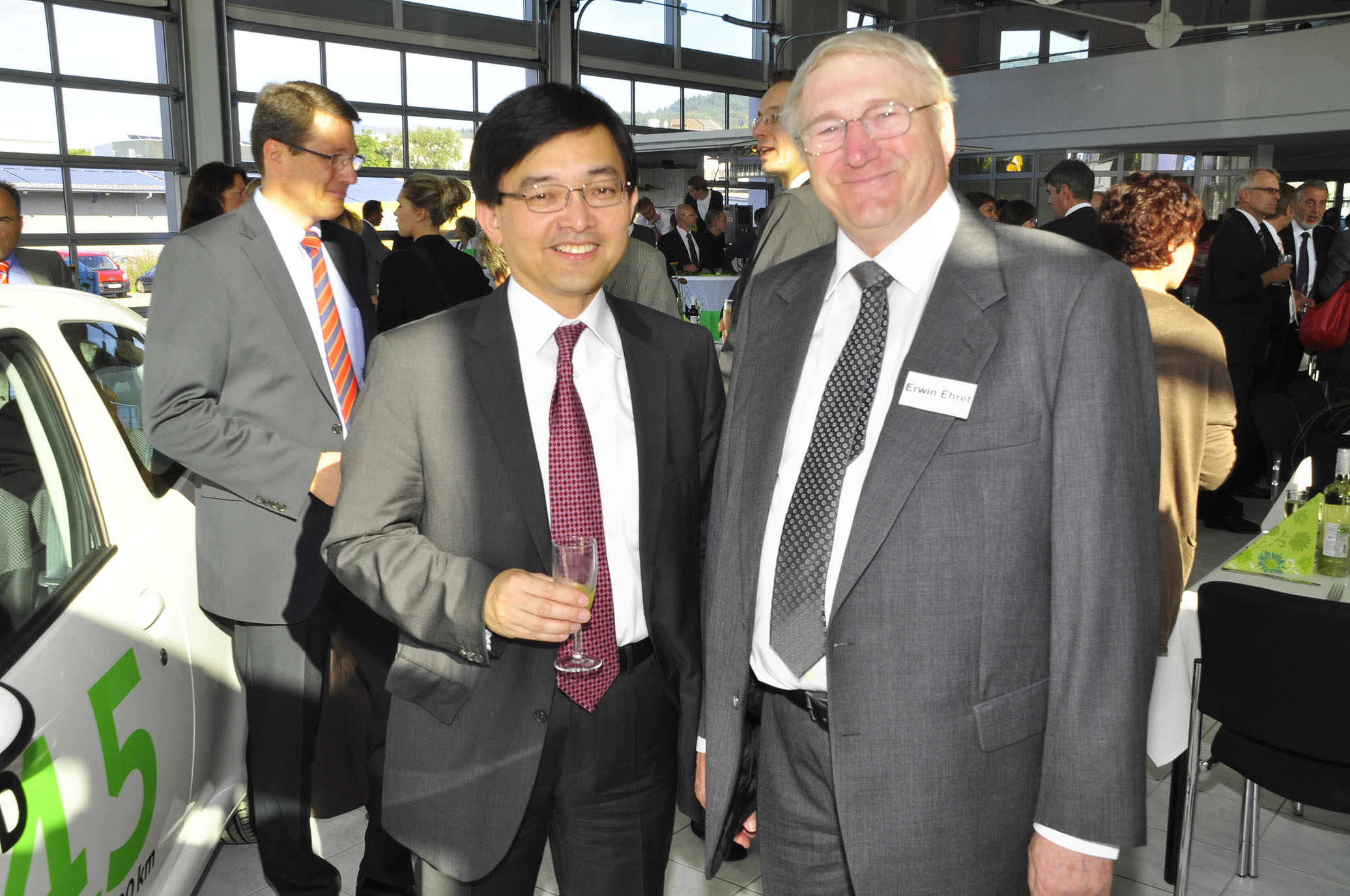 Toshiaki Yasuda (Präsident Toyota Deutschland), Erwin Ehret, Geschäftsführer Autohaus Ehret