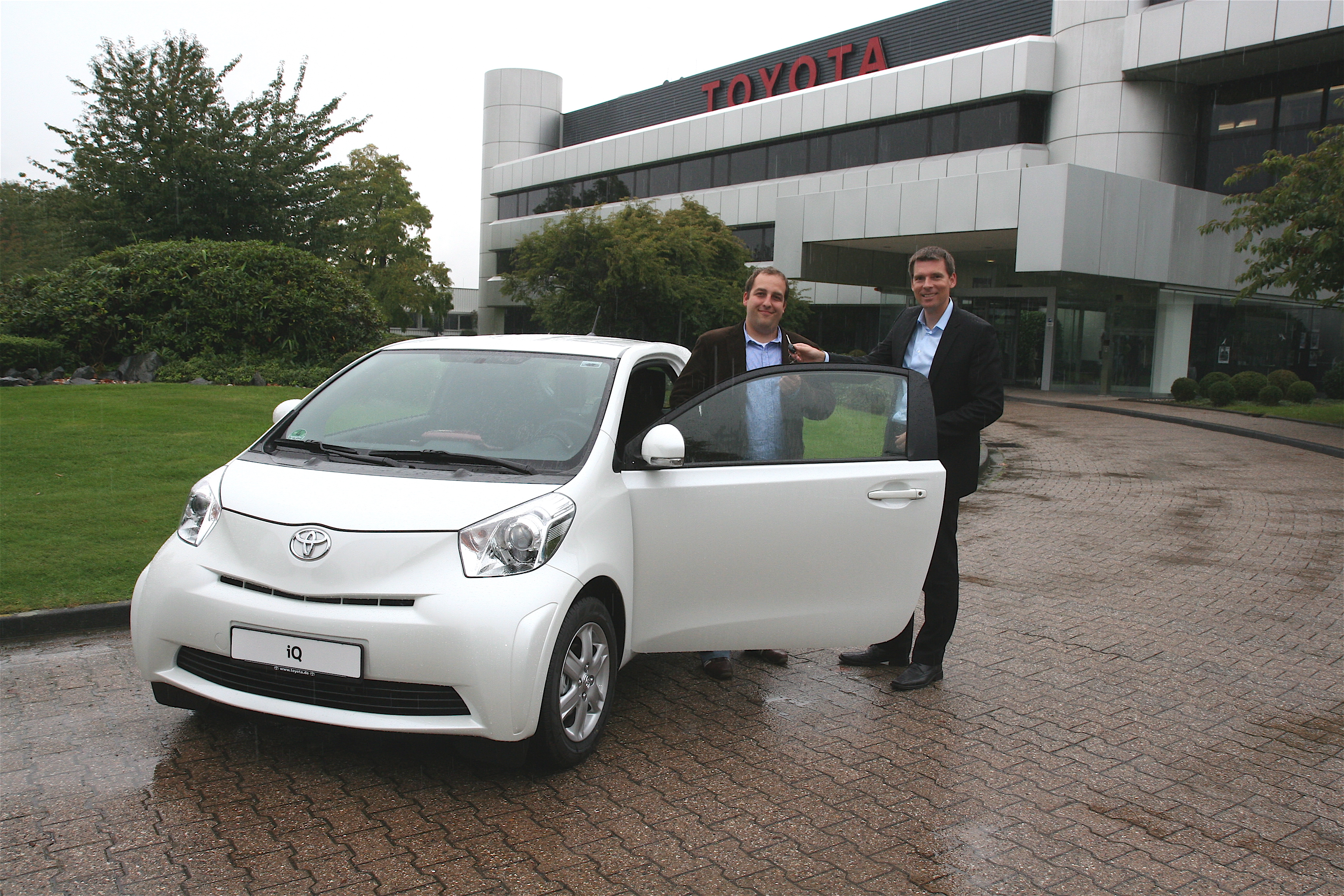 Handball-Fan gewinnt Toyota iQ