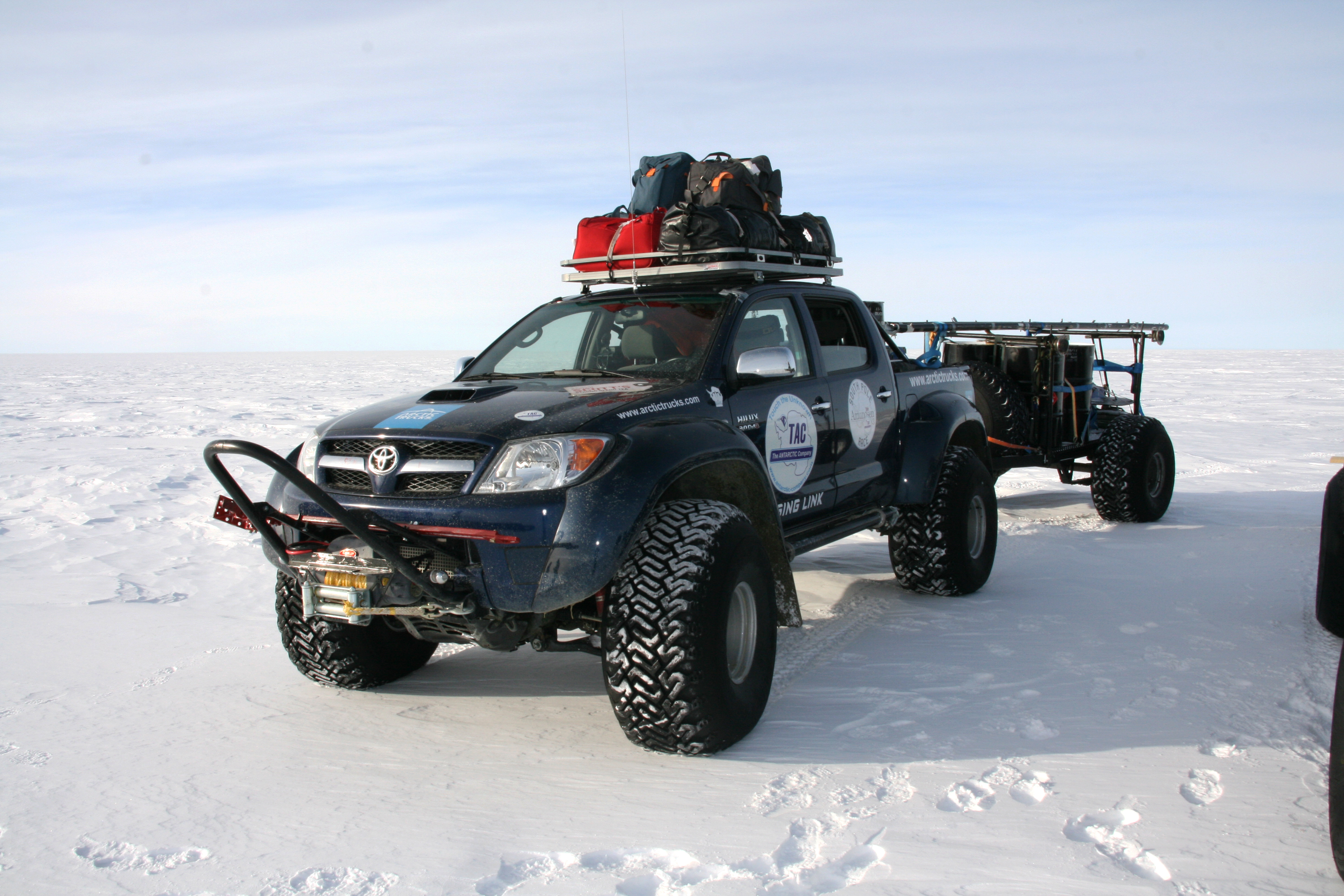 Toyota Hilux bei einzigartiger Antarktis-Expedition