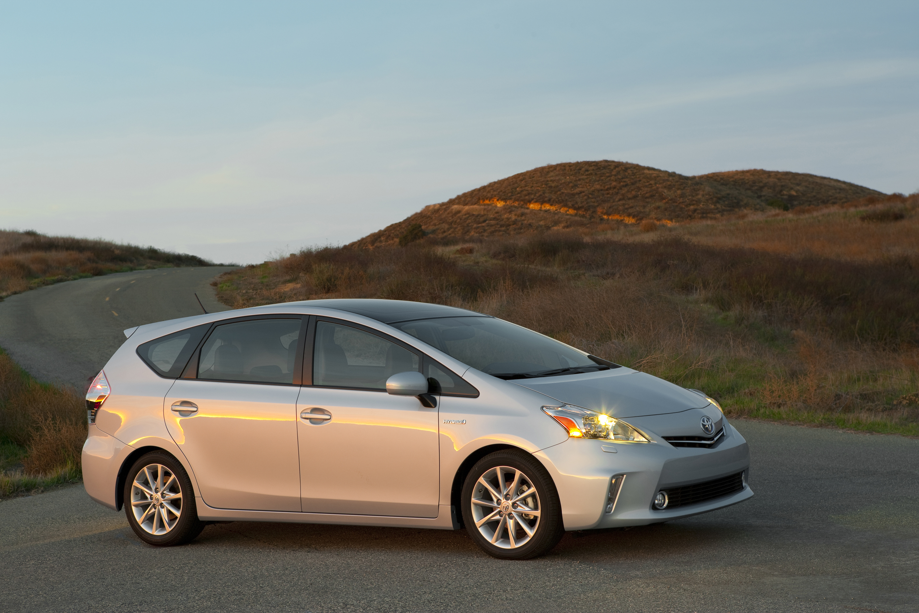 Toyota Prius v