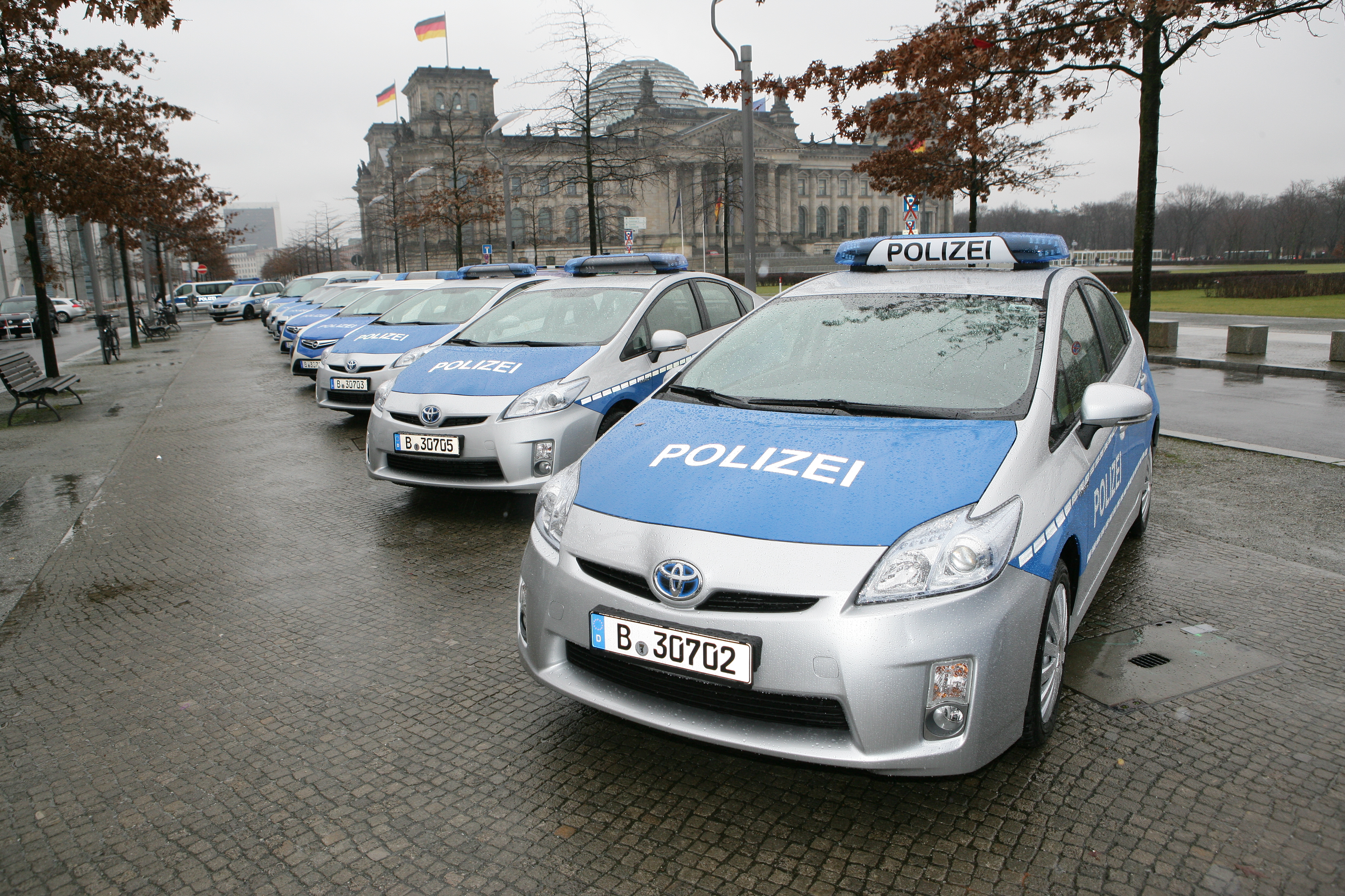 Drei Toyota Prius für die Berliner Polizei