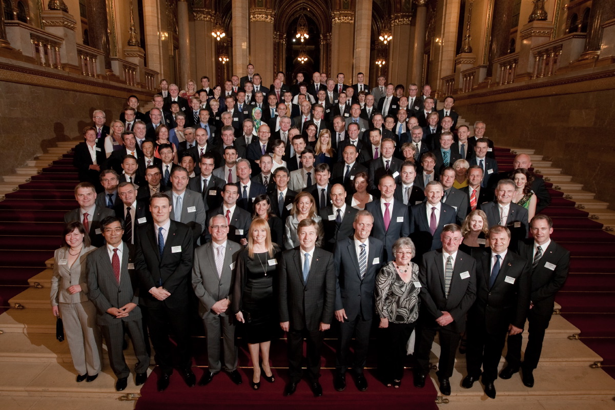 2012 hat Toyota Motor Europe 42 Händler aus 32 Ländern mit dem Preis für Kundenzufriedenheit "Ichiban" ausgezeichnet. Darunter sind die deutschen Autohäuser Hausmann aus Dorfen, Lass aus Rendsburg und Michael Szabo aus Wertheim.