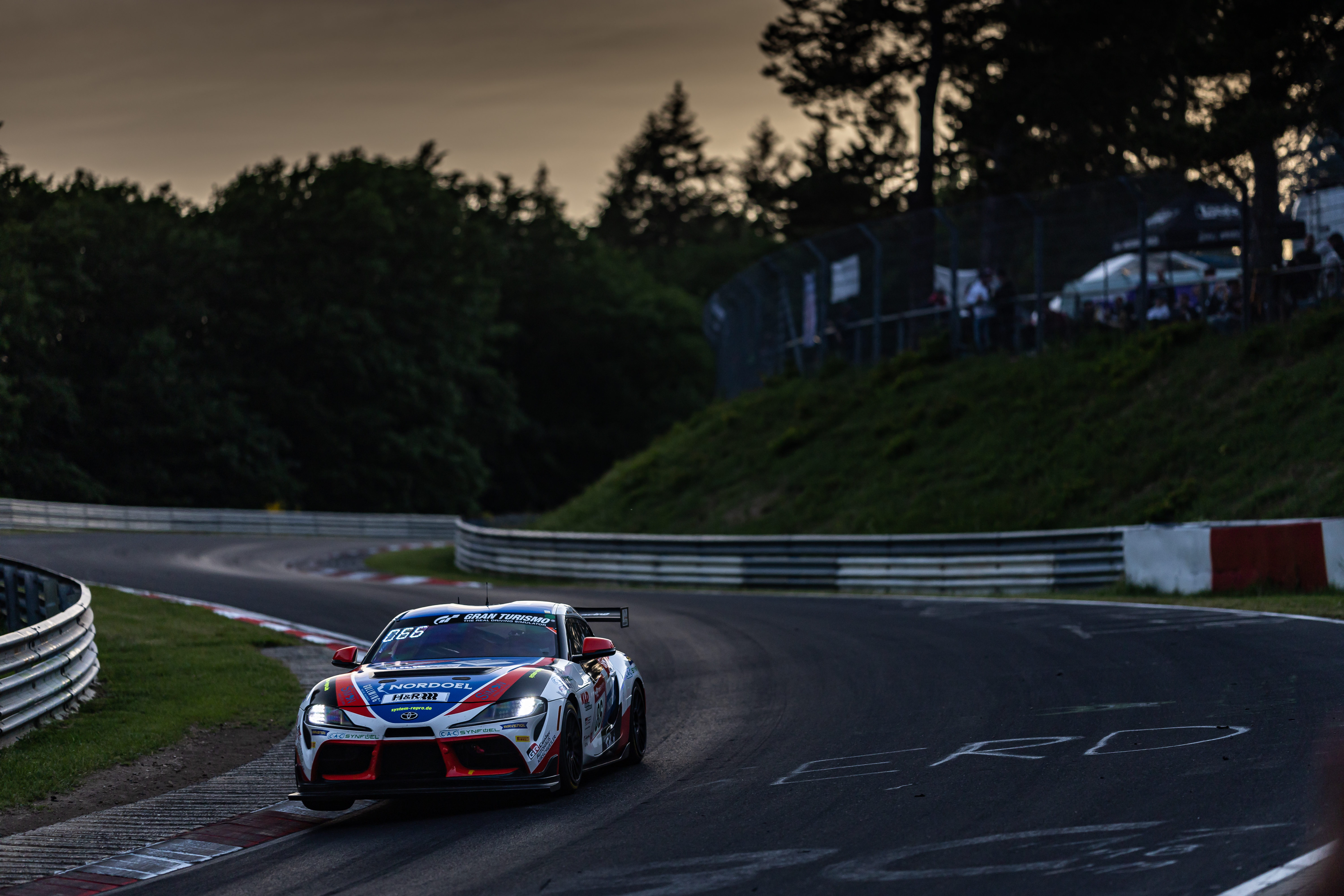 Toyota Gazoo Racing bei den 24 Stunden vom Nürburgring<br>
Fotoquelle: 1VIER