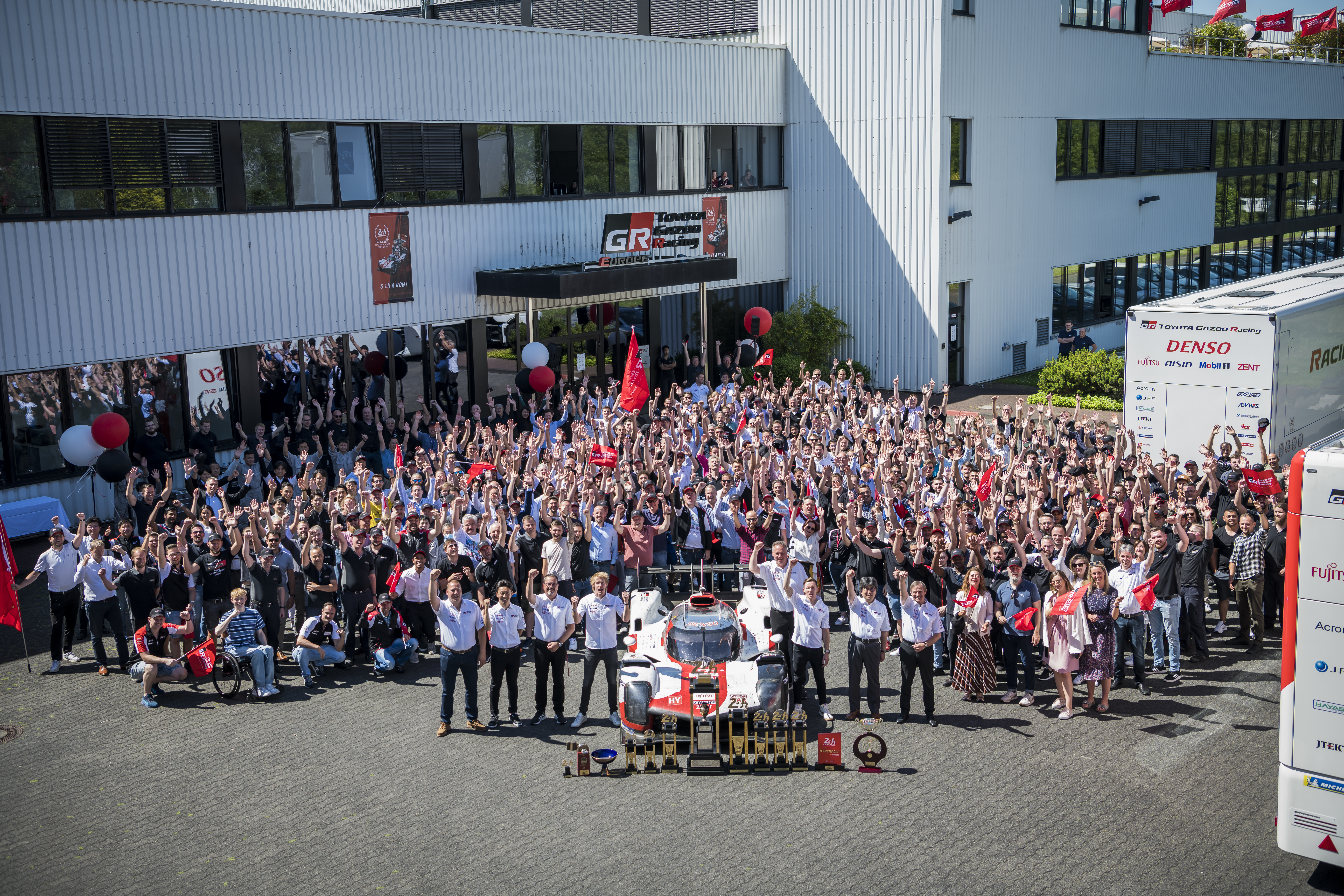 Toyota Seriensieger zurück in der Kölner Heimat 