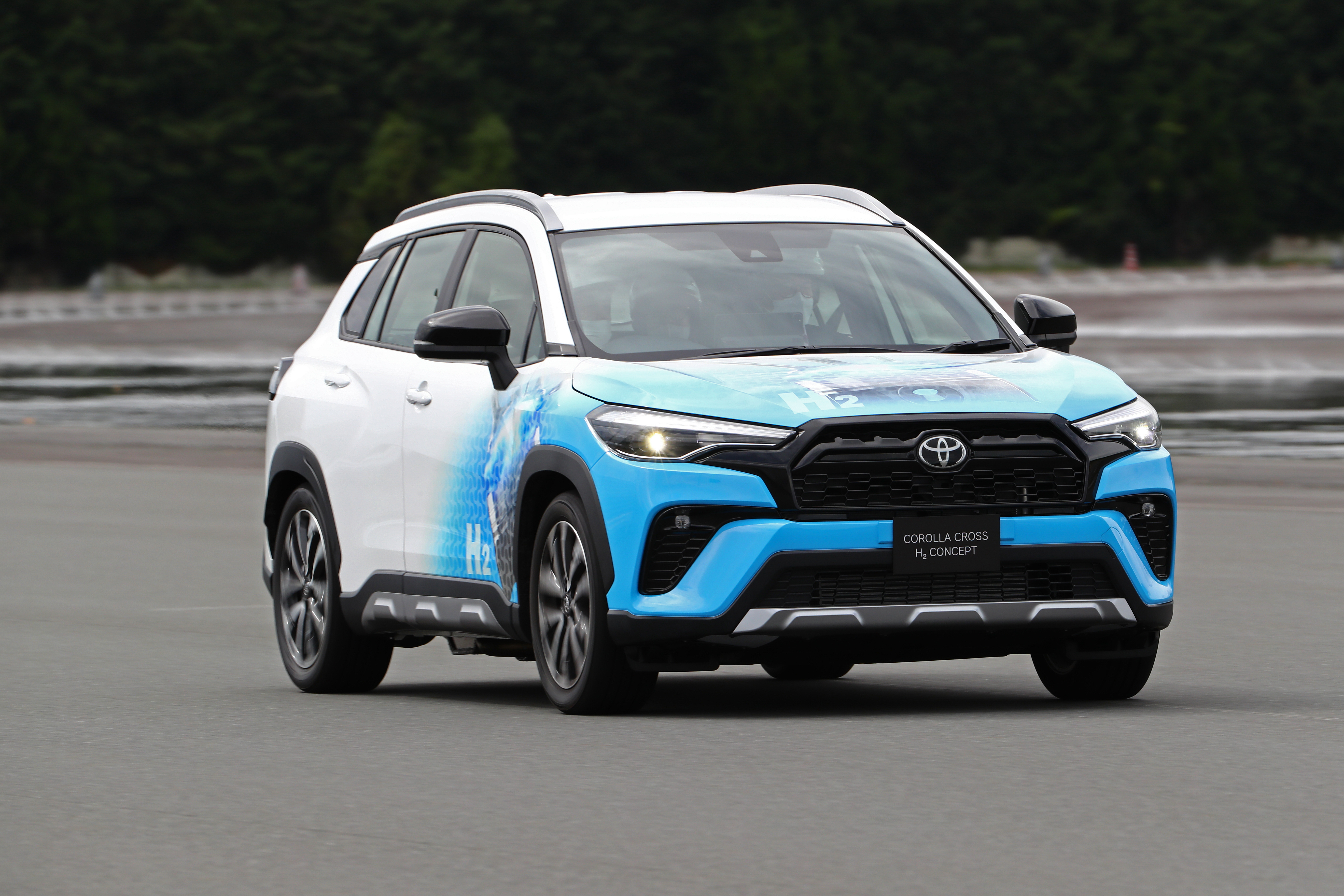 Toyota Corolla Cross H2 Concept mit Wasserstoff-Verbrennungsmotor