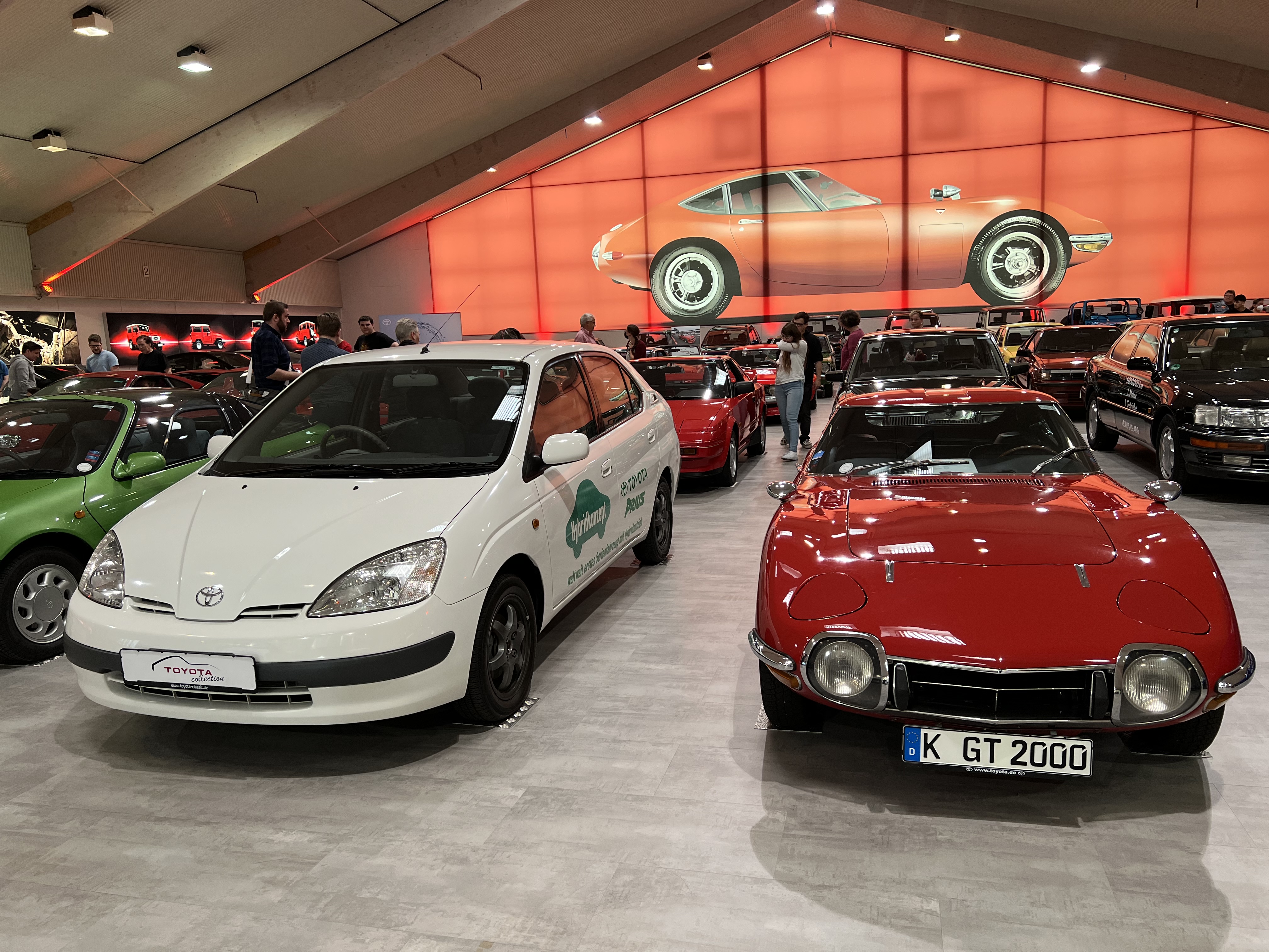 Toyota Collection Opening Februar 2023 Technik-Tag mit Toyota Prius und Toyota 2000GT<br>Quelle autodrom