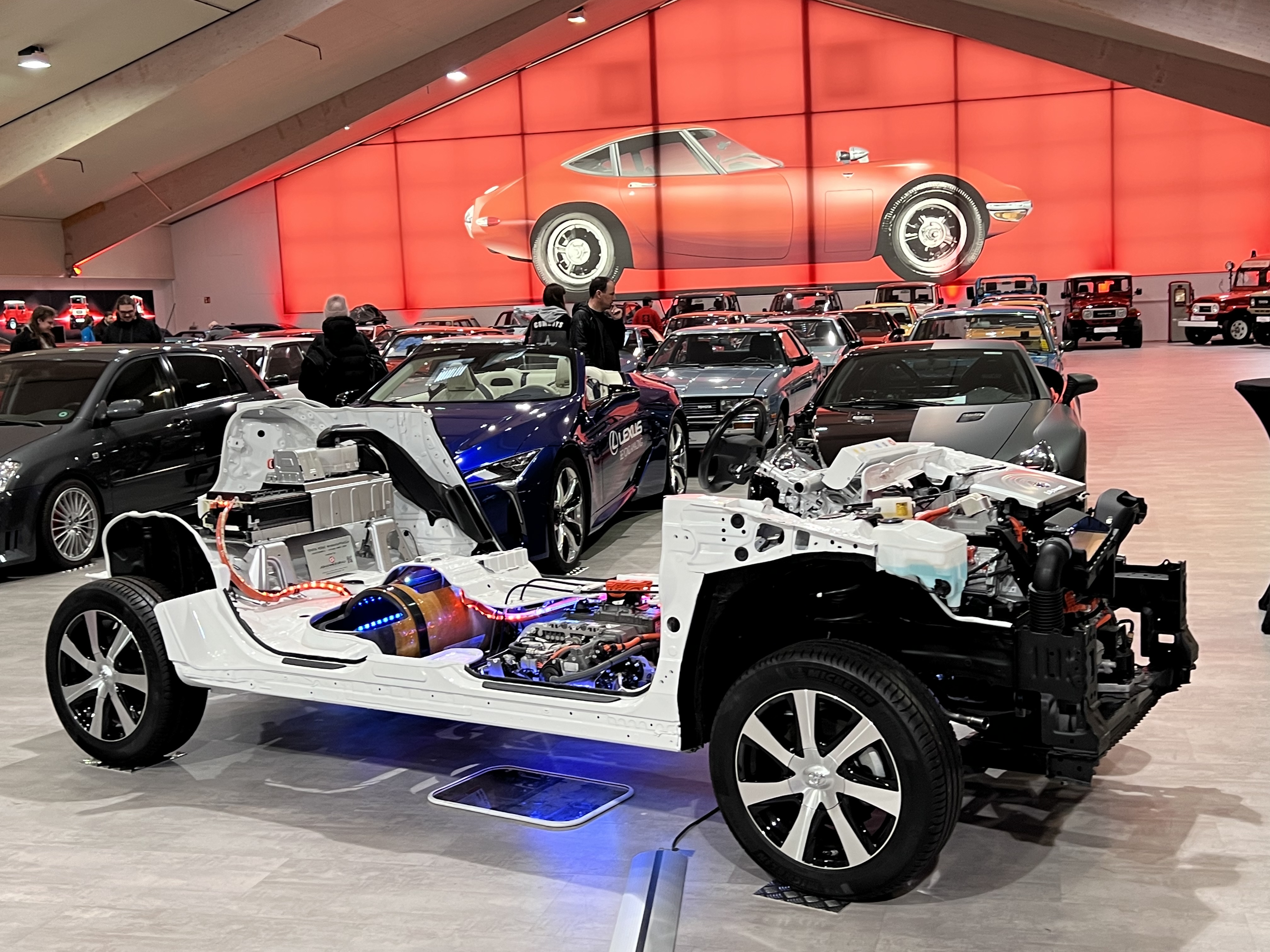 Toyota Collection Opening Februar 2023 Technik-Tag mit Toyota Mirai Schnittmodell<br>Quelle autodrom