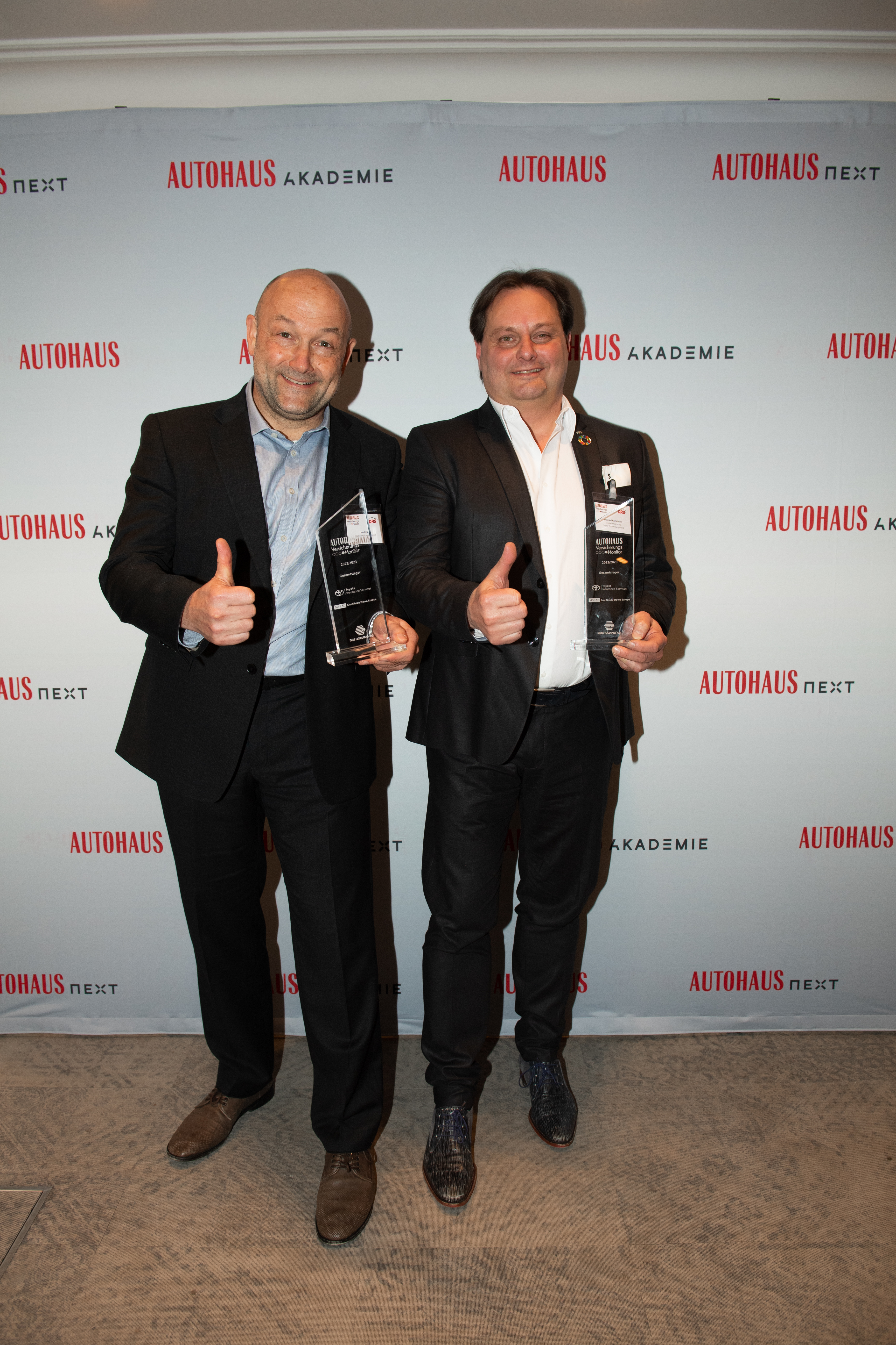Toyota Kfz-Versicherung gewinnt Autohaus VersicherungsMonitor zum zwölften Mal
