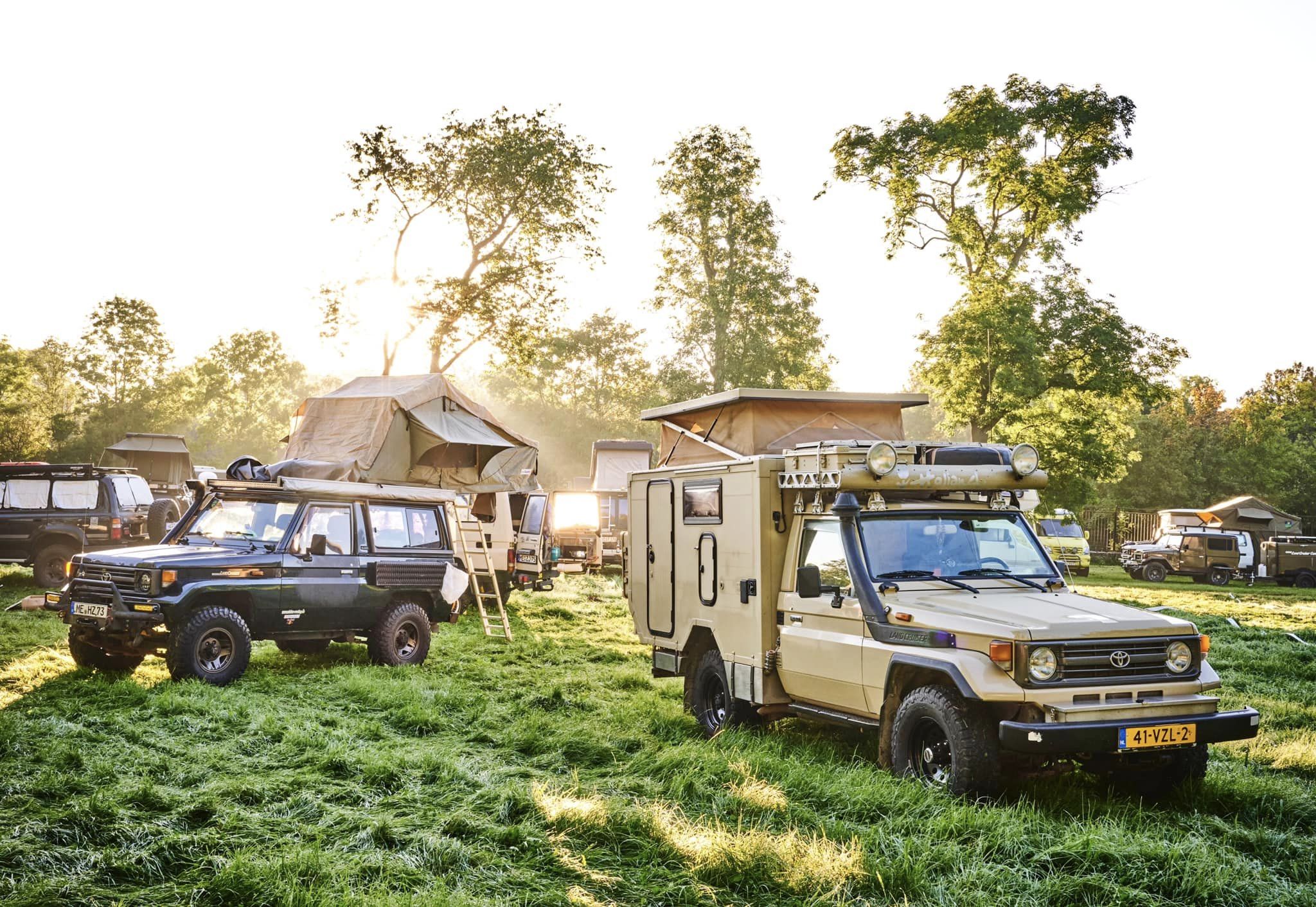 Buschtaxi Treffen: Premiere für den neuen Toyota Land Cruiser<br>
Bei der 20. Ausgabe des größten Toyota Land Cruiser Treffens der Welt begeisterte das neue Modell die Fangemeinde