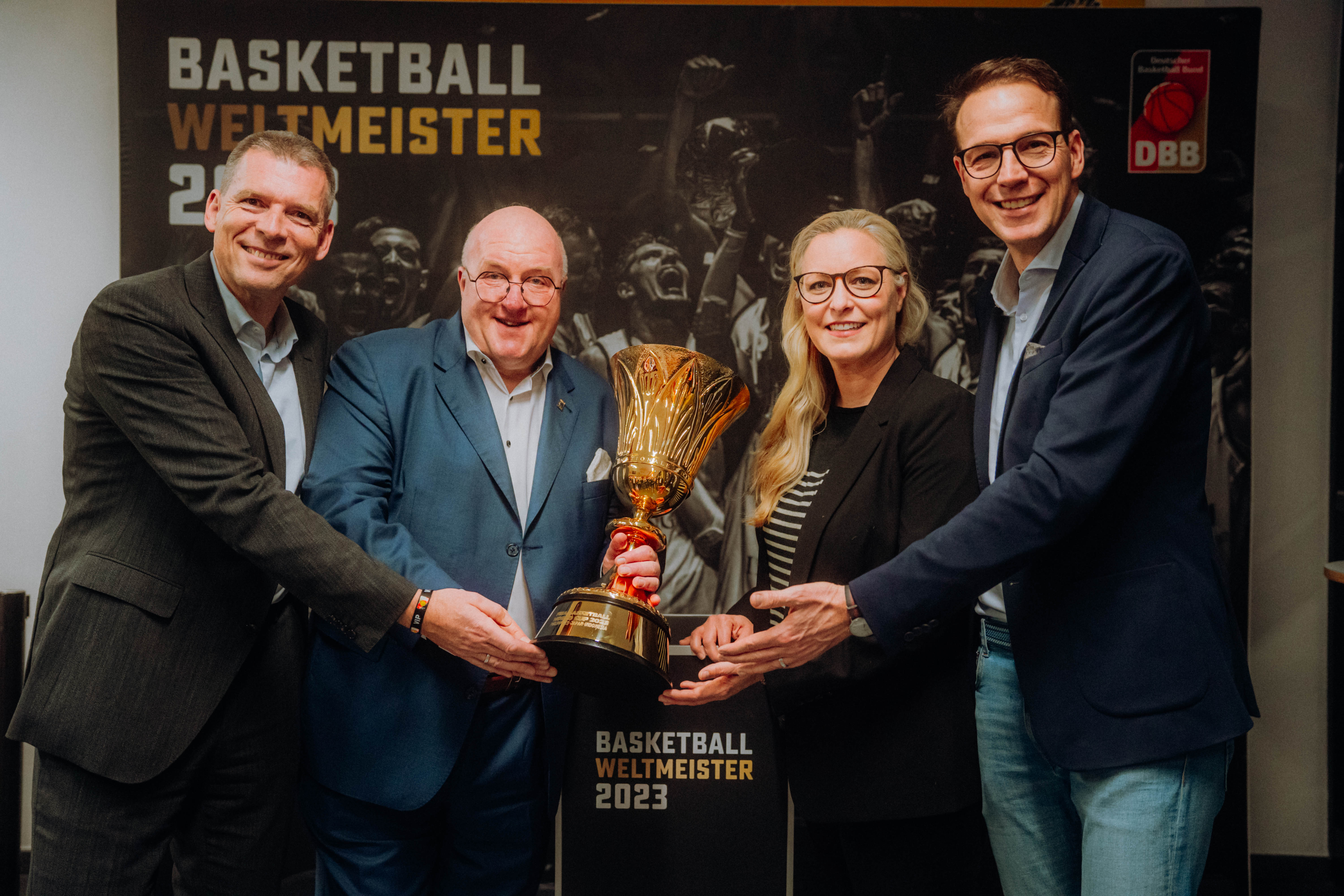 von links: André Schmidt, Präsident Toyota Deutschland, DBB-Präsident Ingo Weiss, Cathrin Koch, Direktorin Marketing Toyota Deutschland, und Mario Köhler, COO & Commercial Director Toyota Deutschland.