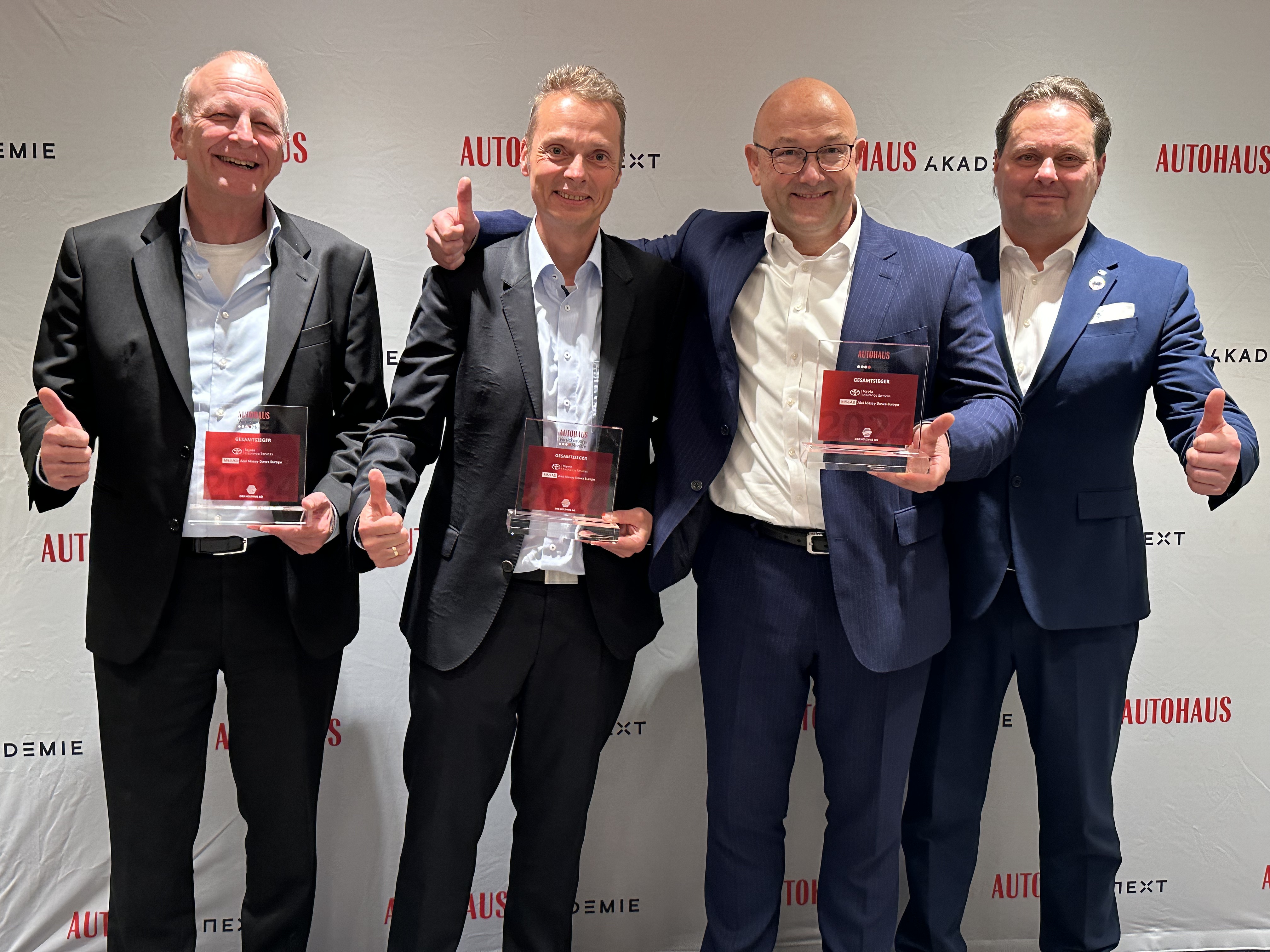 von links nach rechts:<br>
Martin Spangenberg – Hauptbevollmächtigter der Aioi Nissay Dowa Insurance Company of Europe SE, Niederlassung Deutschland<br>
Gerold Riemer - Vorstandsmitglied der AIOI Nissay Dowa Life Insurance of Europe AG<br>
Udo Jüngling - Geschäftsführer der Toyota Insurance Management SE<br>
Michael Kainzbauer – Group European Africa Region Toyota Insurance Management SE