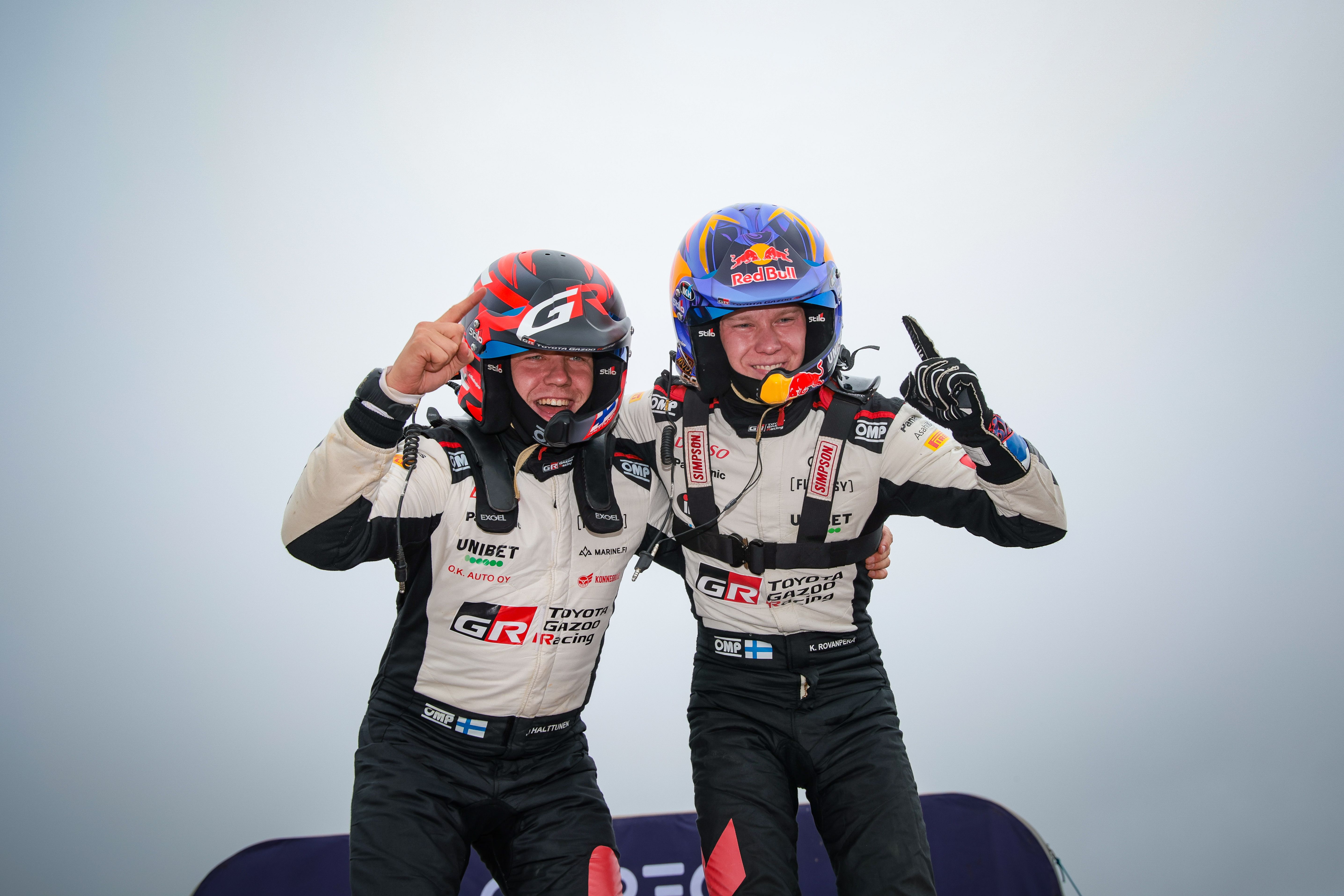 von links nach rechts: Jonne Halttunen, Kalle Rovanperä<br>
<br>
Toyota Gazoo Racing feiert Doppelsieg in Chile<br>
Kalle Rovanperä gewinnt vor Teamkollege Elfyn Evans