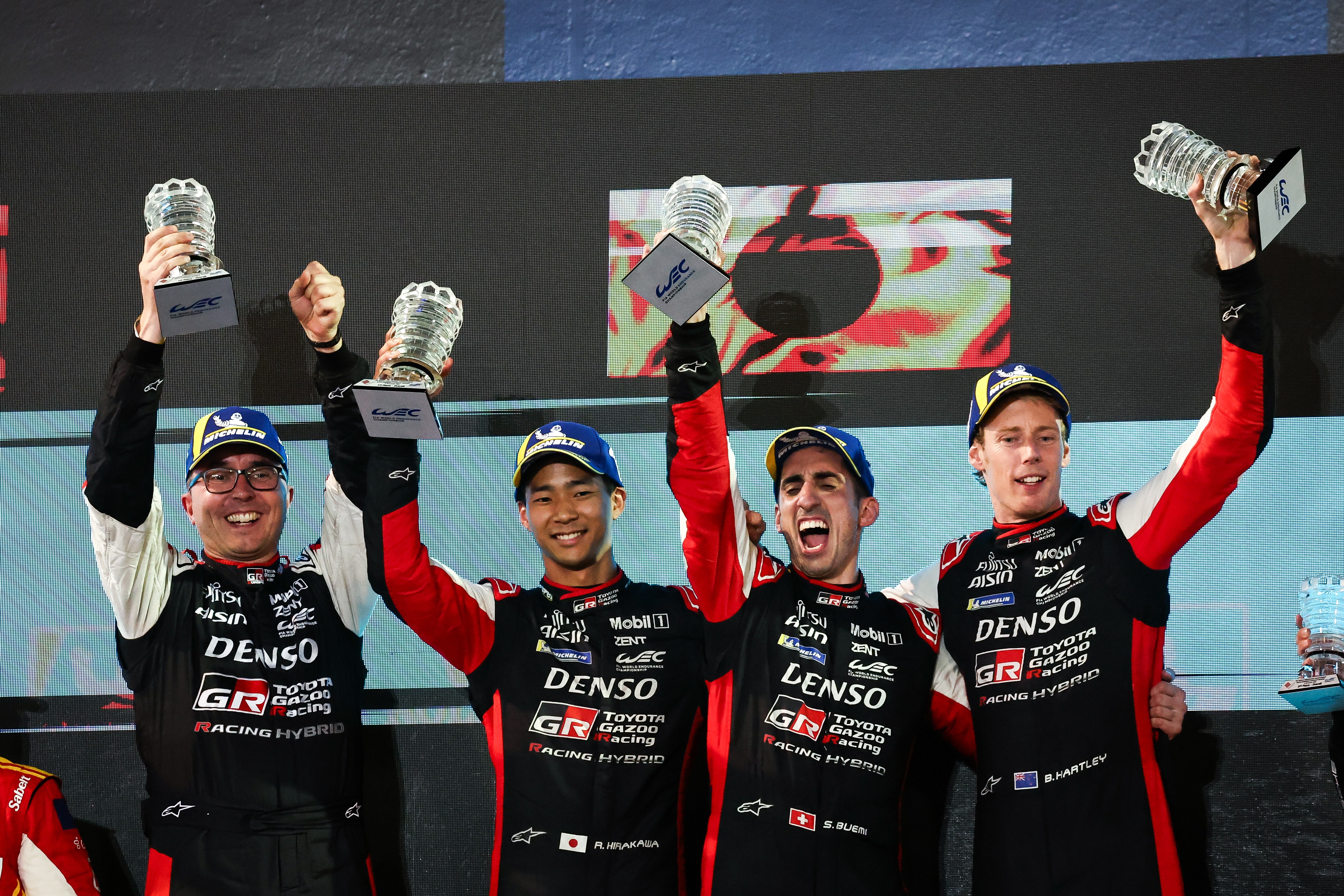 Toyota Gazoo Racing verteidigt Weltmeistertitel<br>
Team gewinnt Herstellerwertung in der FIA Langstrecken-Weltmeisterschaft (WEC)<br>
<br>
von links nach rechts: Ryo Hirakawa, Sébastien Buemi, Brendon Hartley