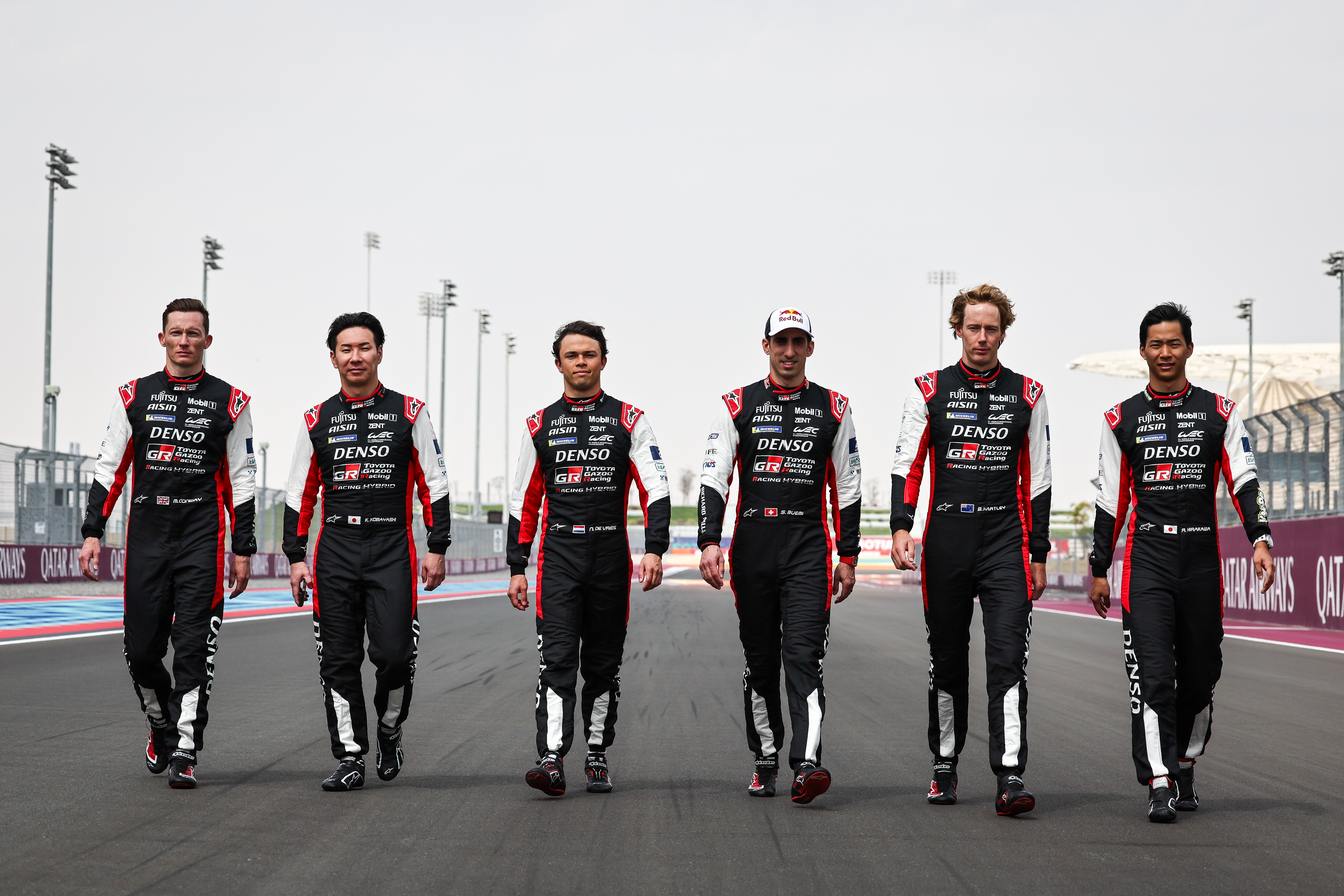 von links: Mike Conway, Kamui Kobayashi, Nyck de Vries, Sébastien Buemi, Brendon Hartley, Ryo Hirakawa