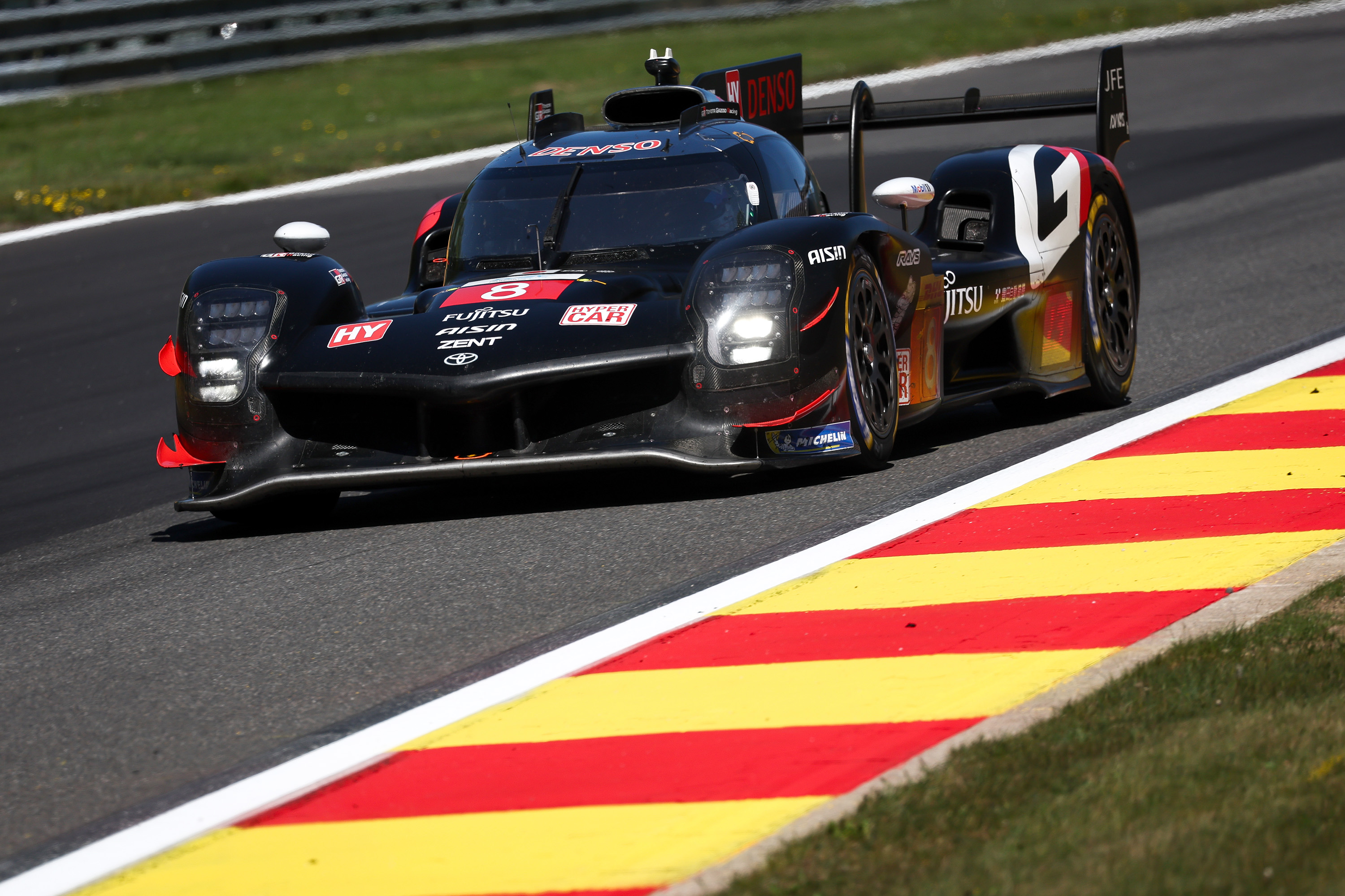Toyota Gazoo Racing landet in Spa mit beiden Fahrzeugen in den Punkten<br>
Platz vier und sieben nach einem schwierigen Qualifying
