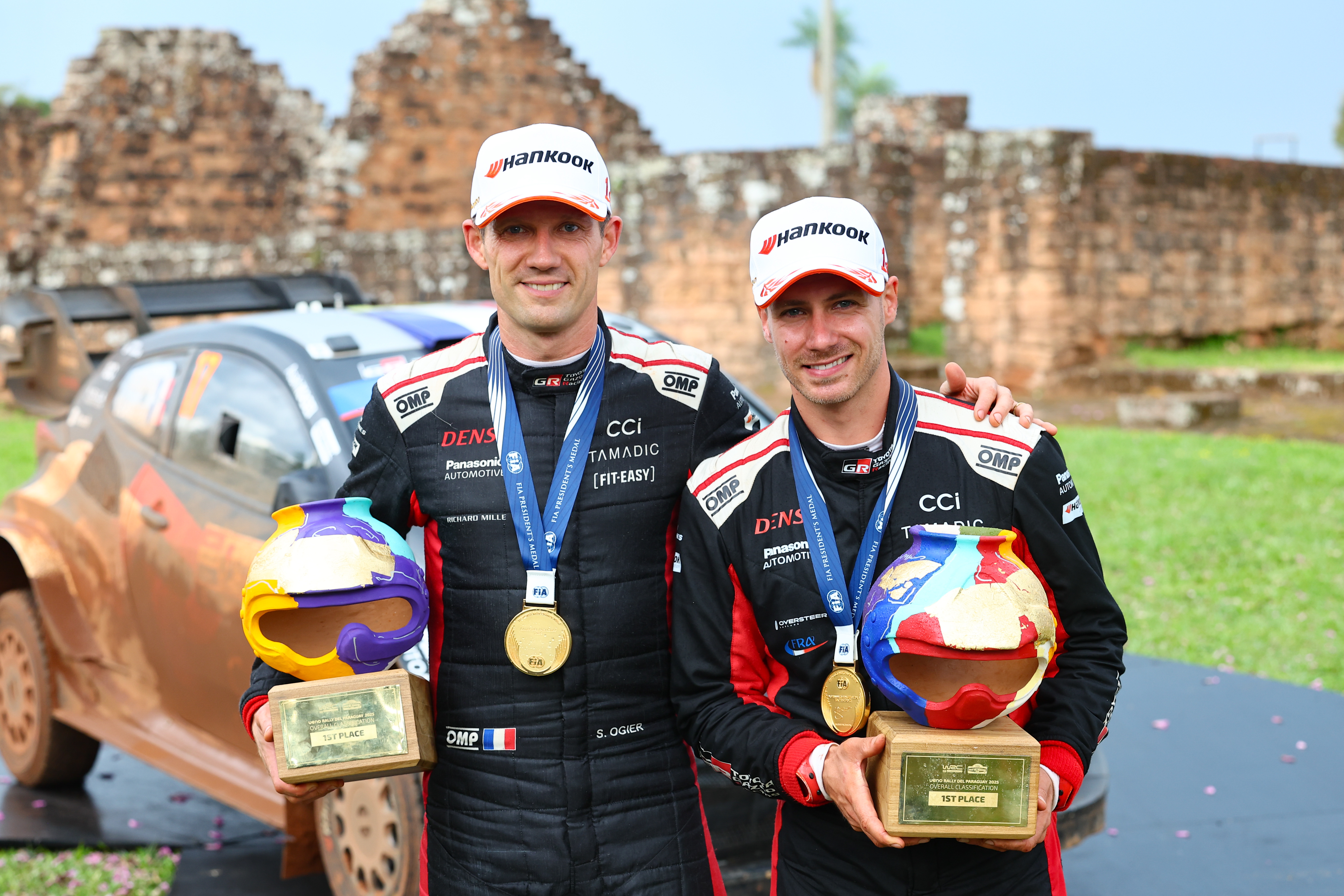 Tag 3 - Toyota Gazoo Racing triumphiert in Paraguay<br>
Historischer Doppelerfolg für Toyota<br>
von links nach rechts: Sébastien Ogier,  Vincent Landais