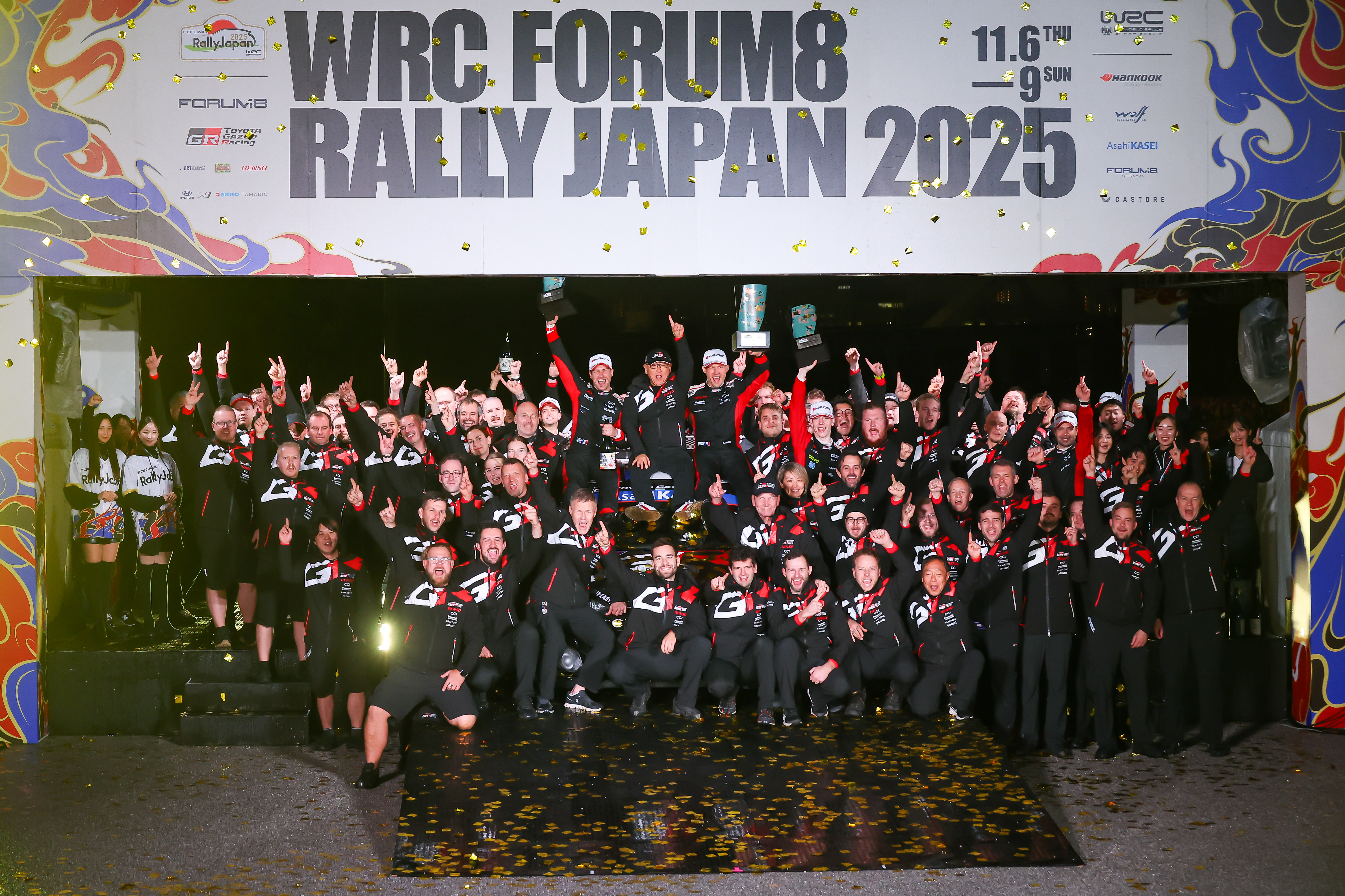 Toyota Gazoo Racing feiert Dreifachsieg in Japan<br>
Ogier gewinnt vor Evans bei Heimrallye
