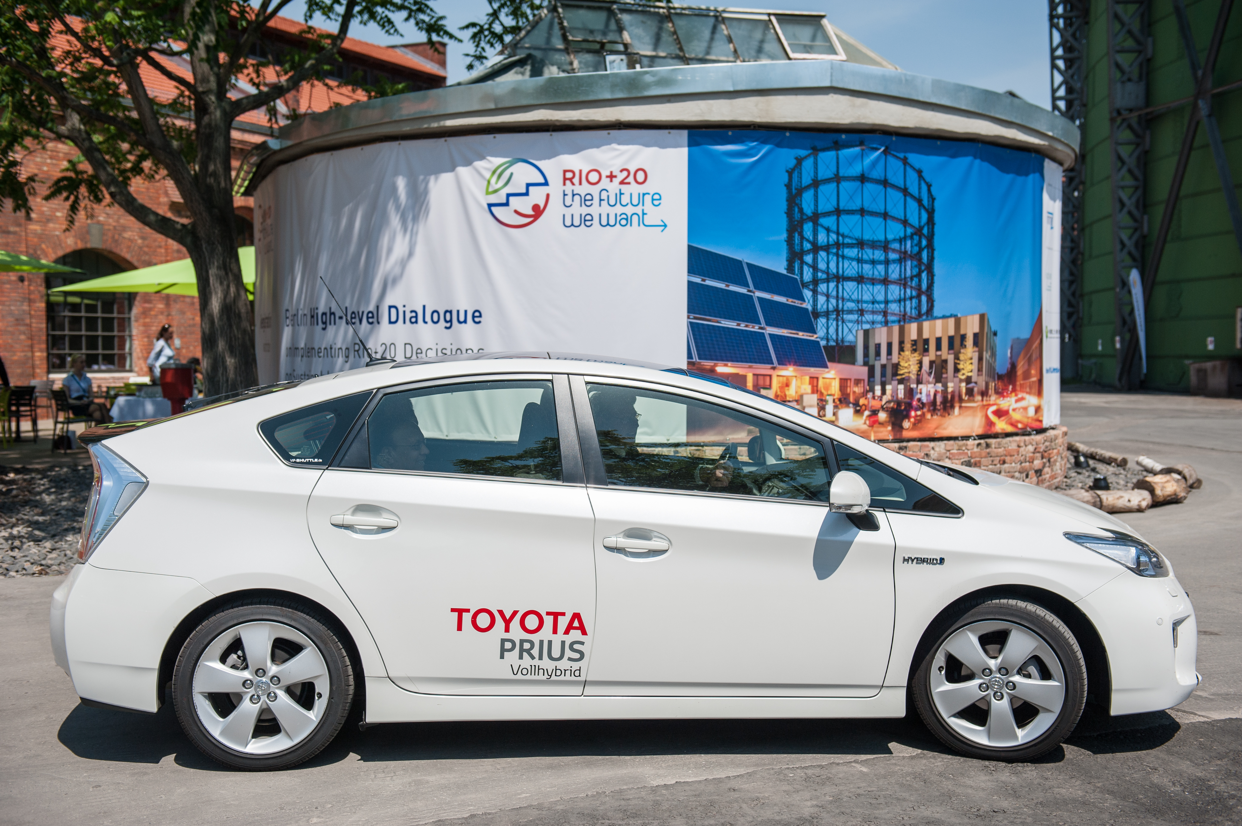 Prius Shuttlefahrzeug auf dem "UN High-Level Dialogue" in Berlin