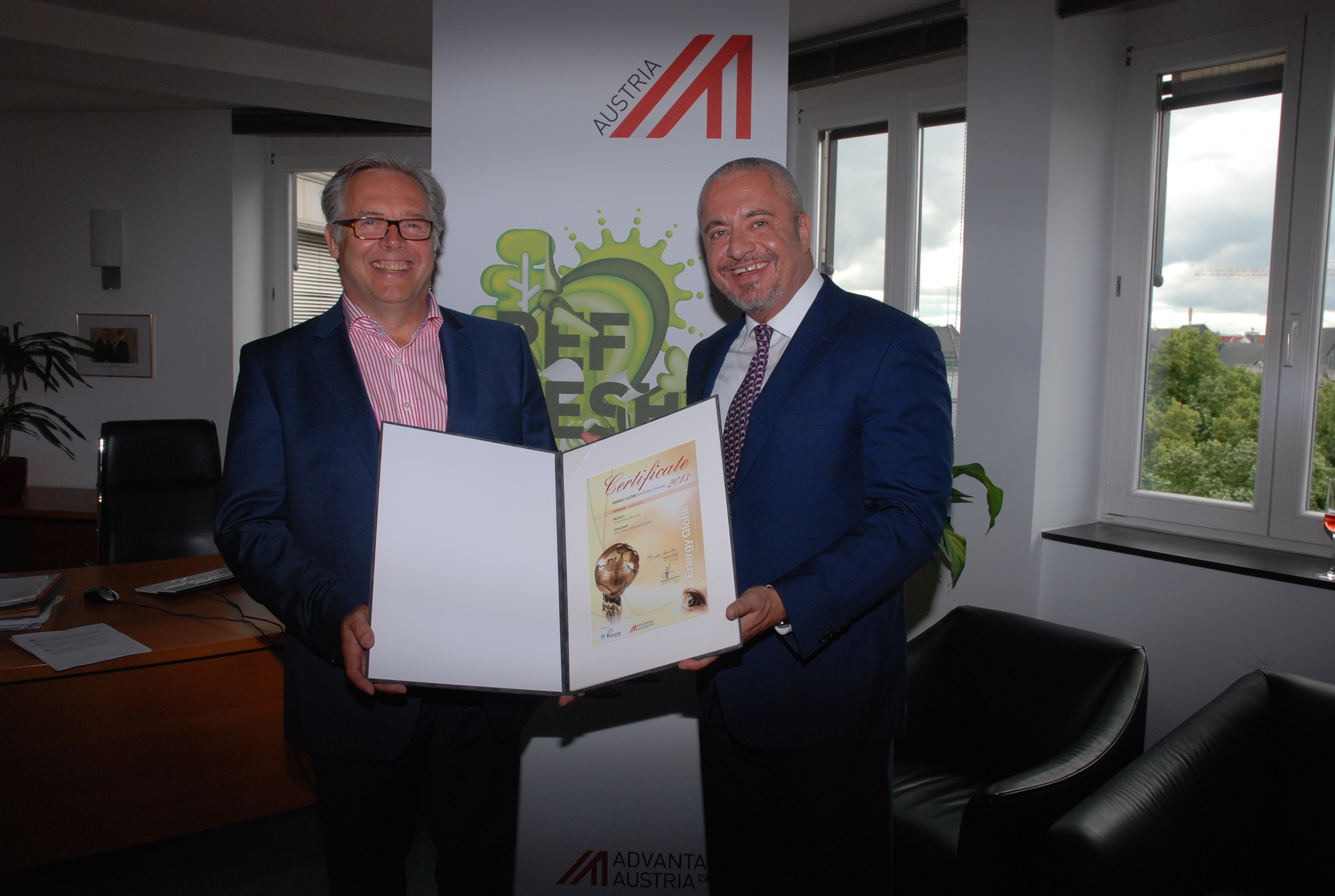 Hohe Auszeichnung: Peter Köhl vom TAXI Center Ostbahnhof erhielt den „national Energy Globe Germany“. (Foto: TCO) 