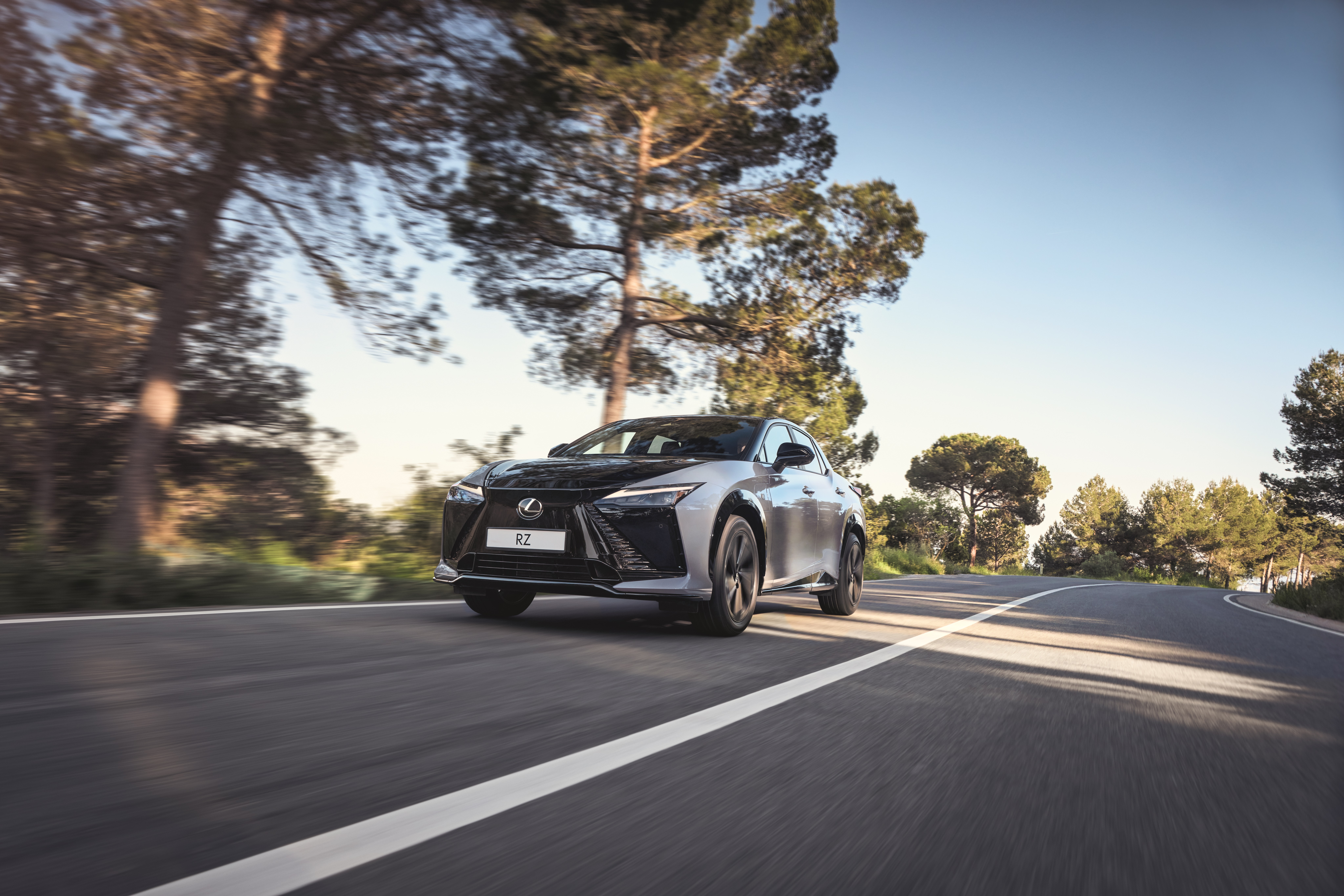 Lexus RZ 550e