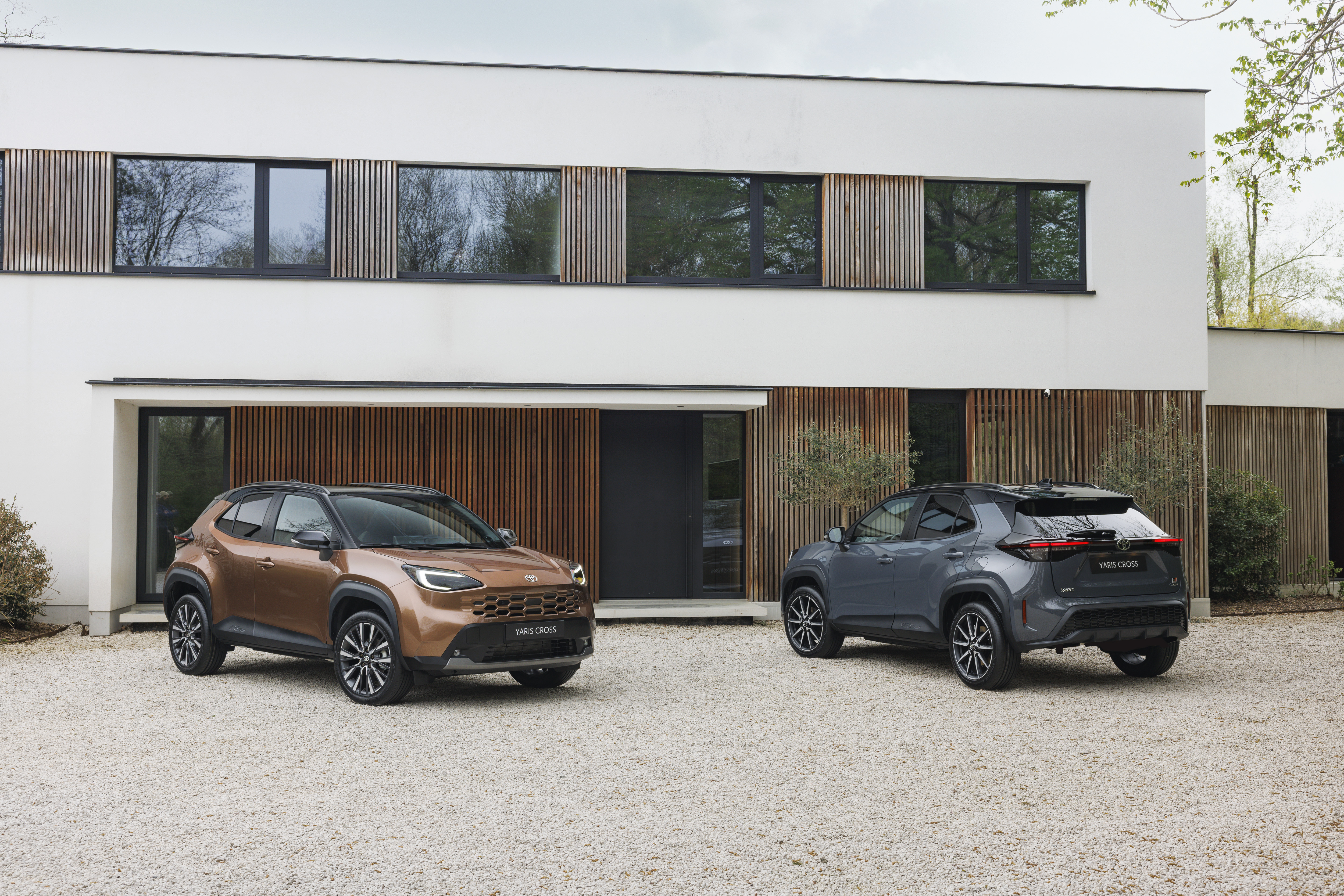 Toyota Yaris Cross - Precious Bronze / Storm Grey