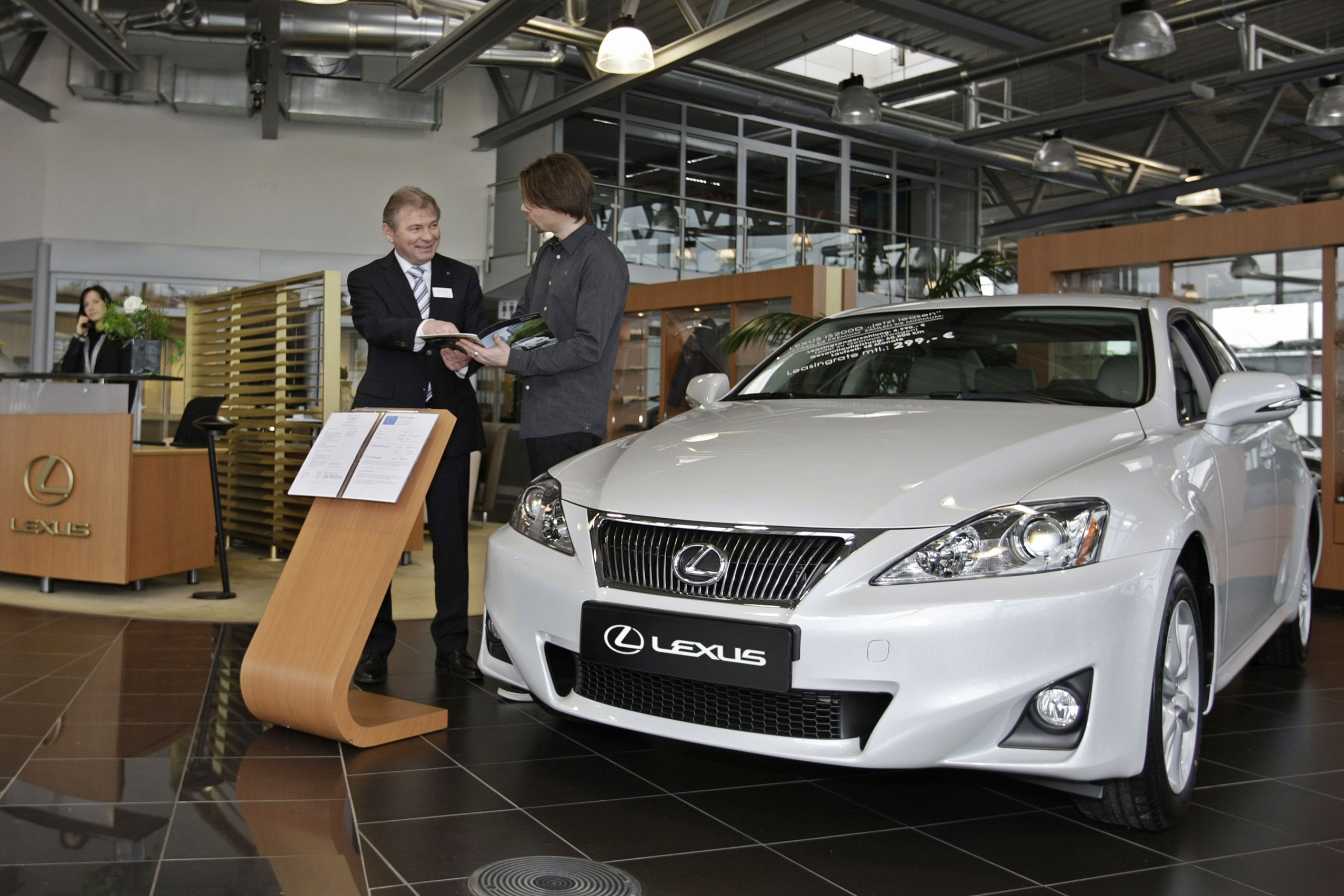 LEXUS Showroom