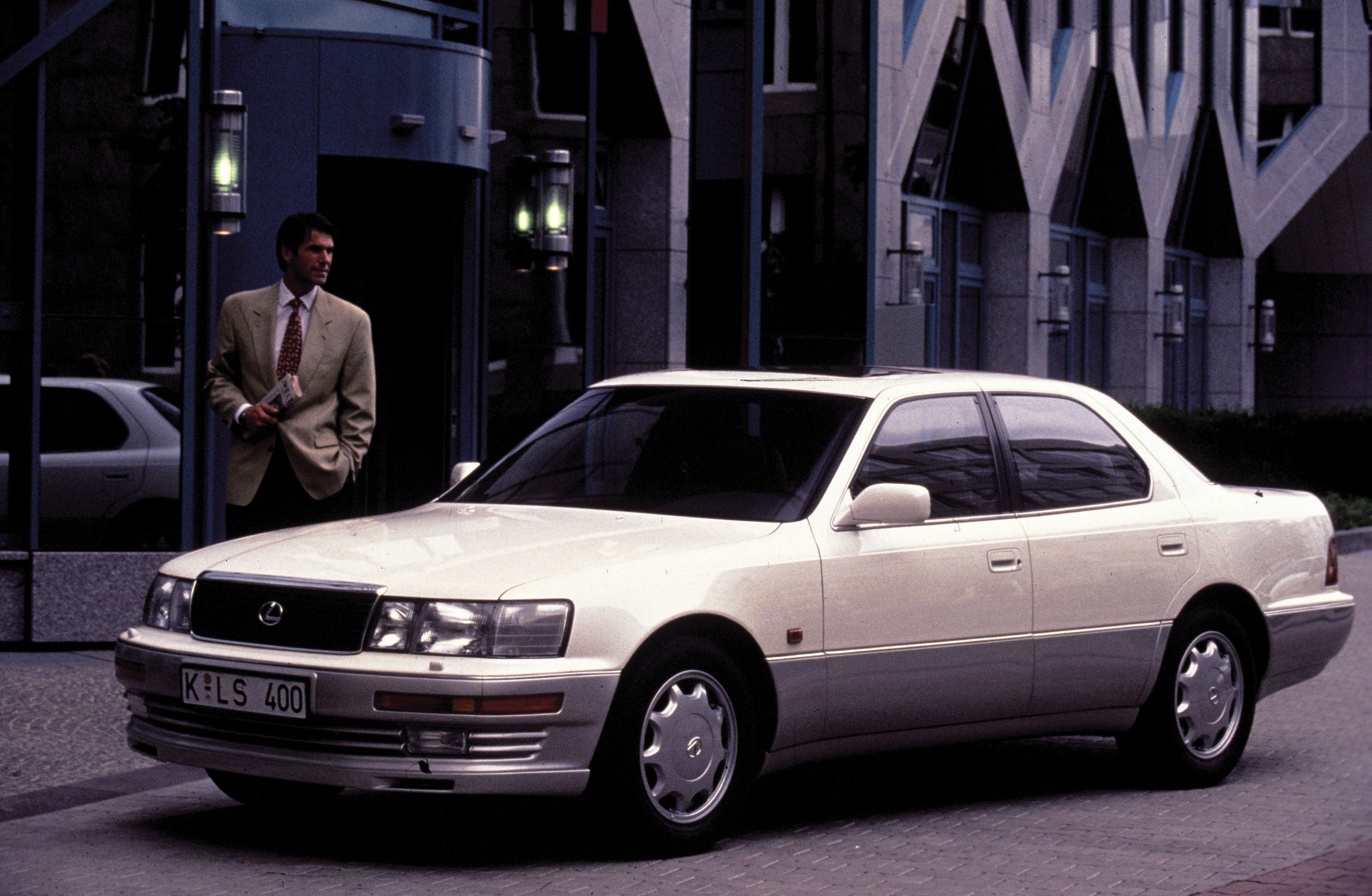 Lexus LS 400