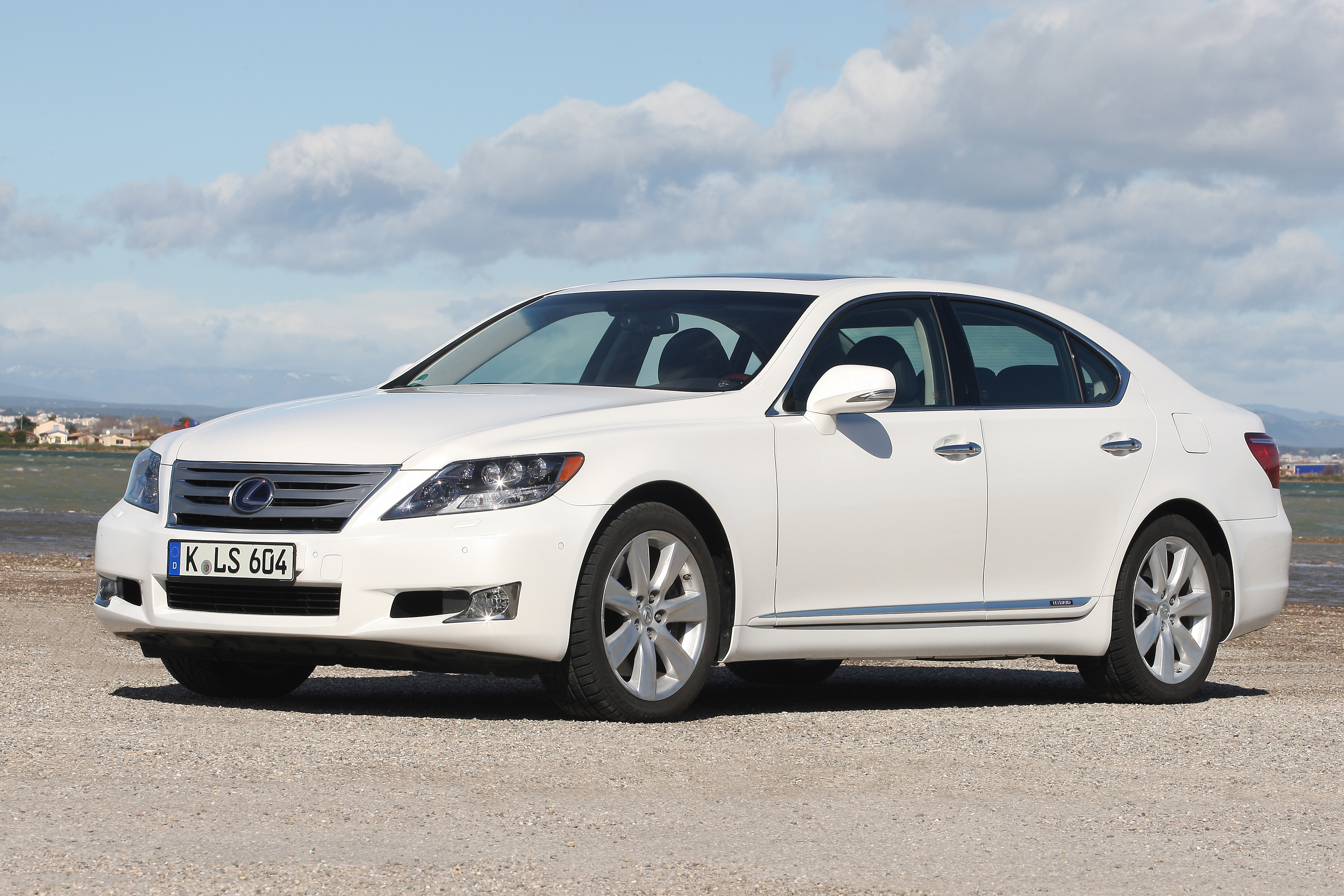 LS600h_2010_09