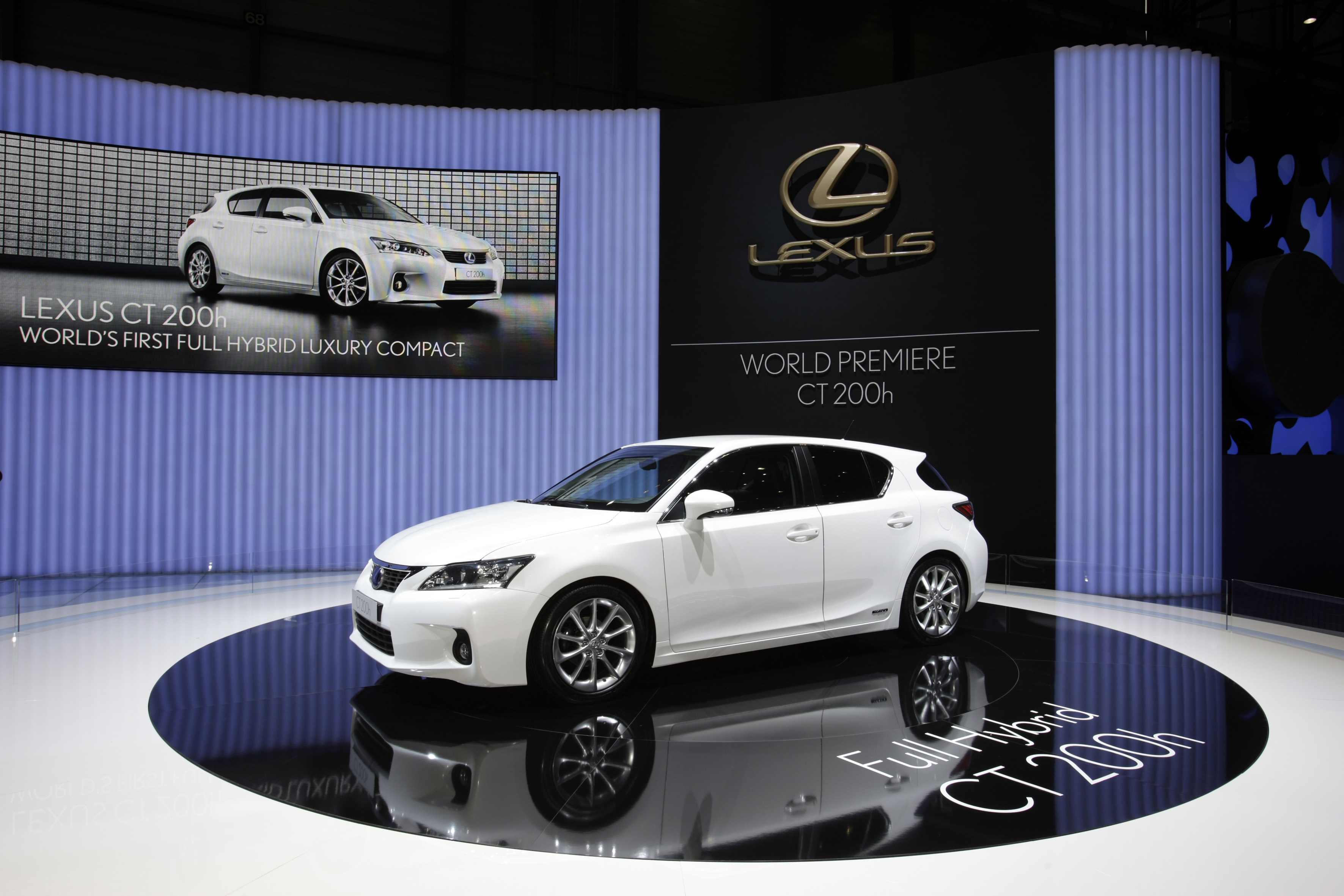 LEXUS CT200h auf dem Genfer Automobil-Salon 2010