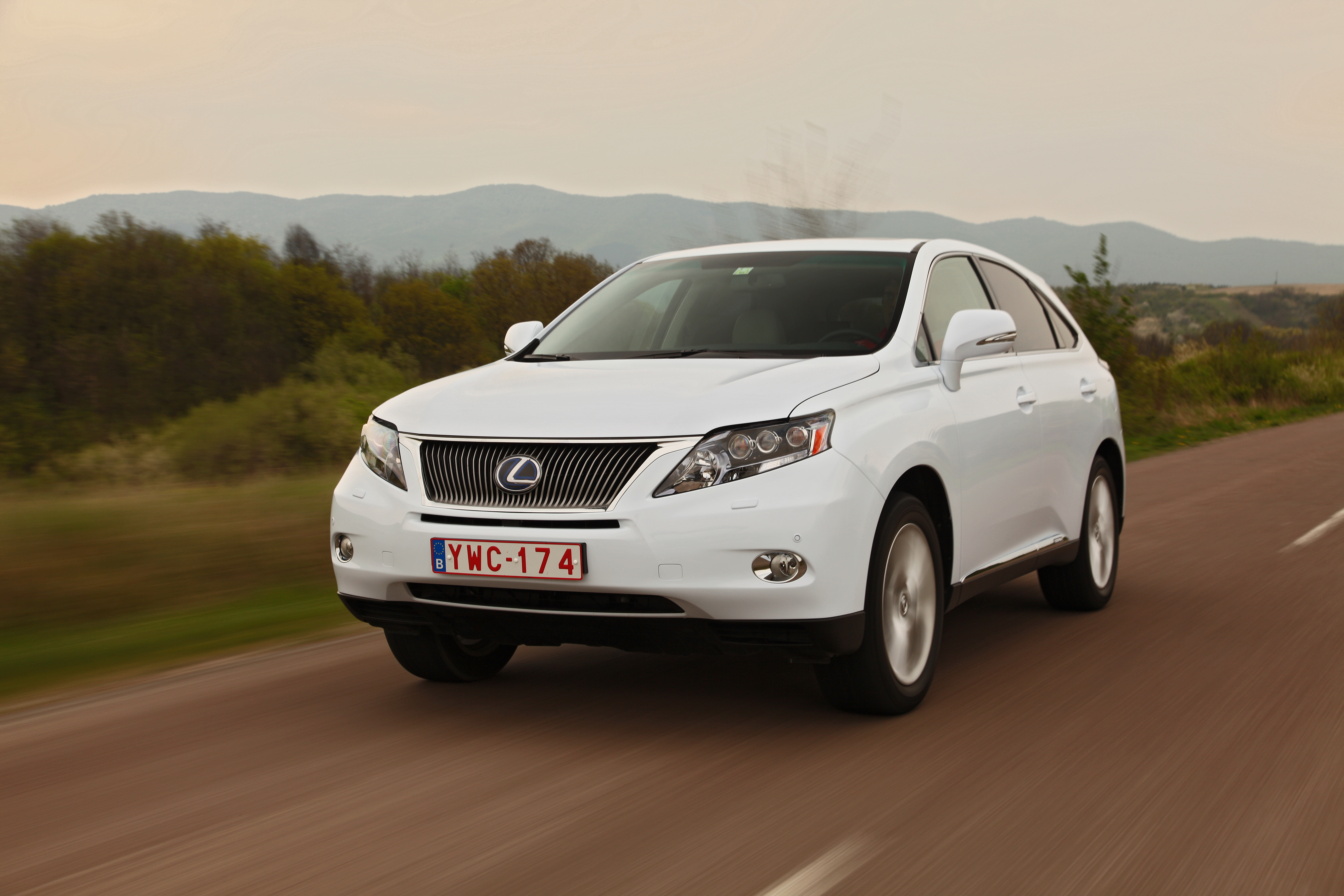 Lexus RX 450h (RX_450h_LOC_FRONT_2)