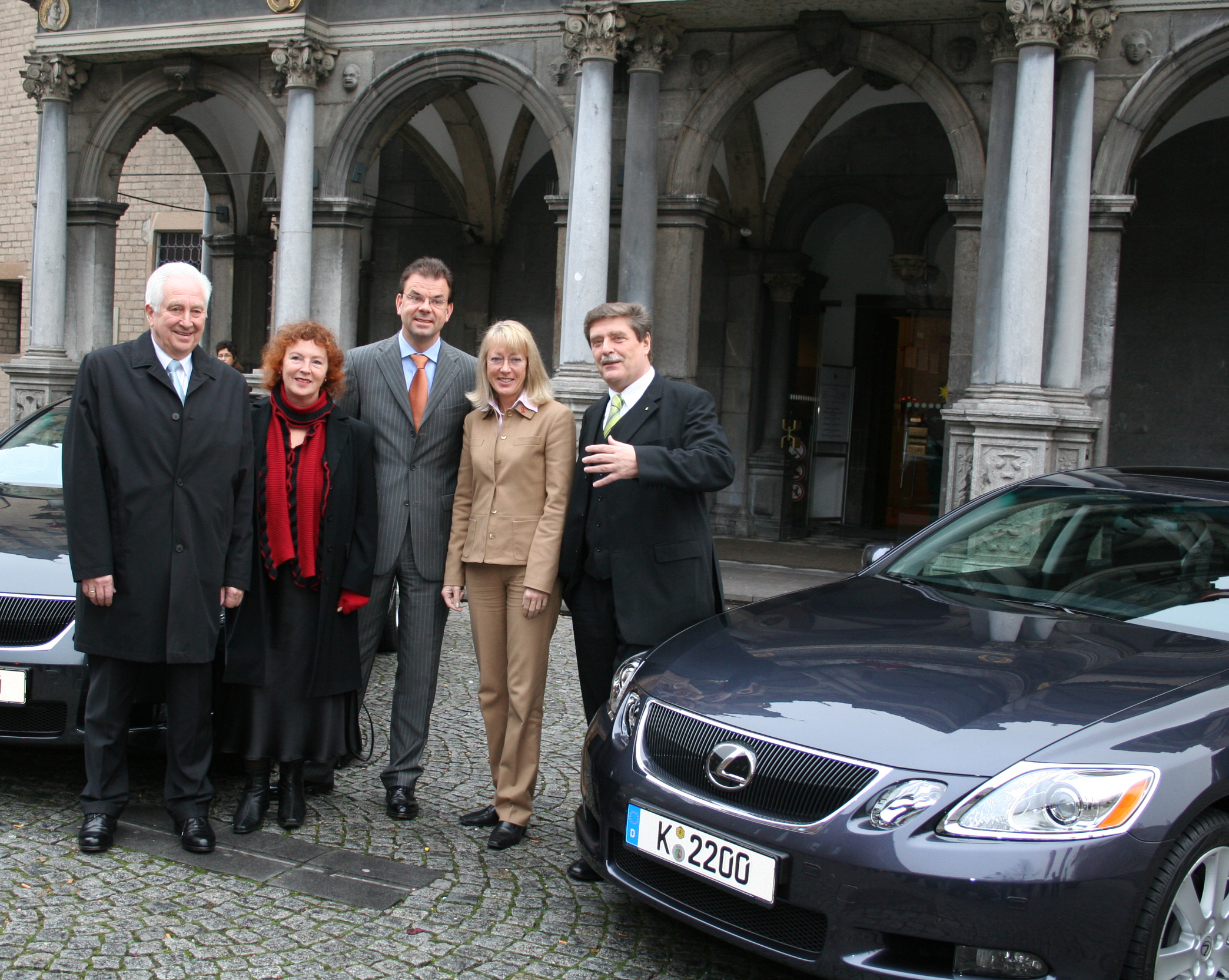 Kölner Bürgermeister steigen von Lexus GS 300 auf GS 450h um