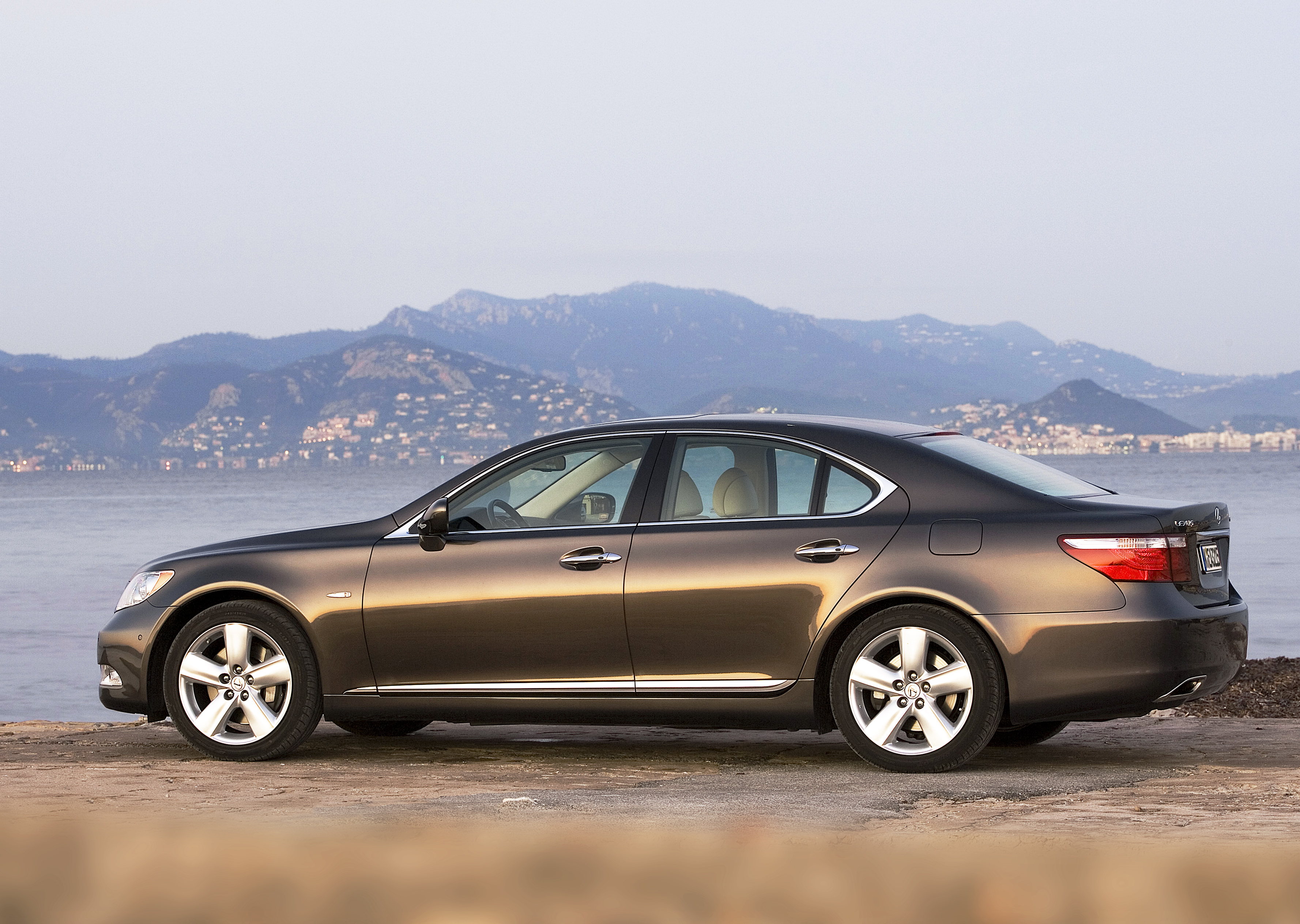 Lexus LS 460