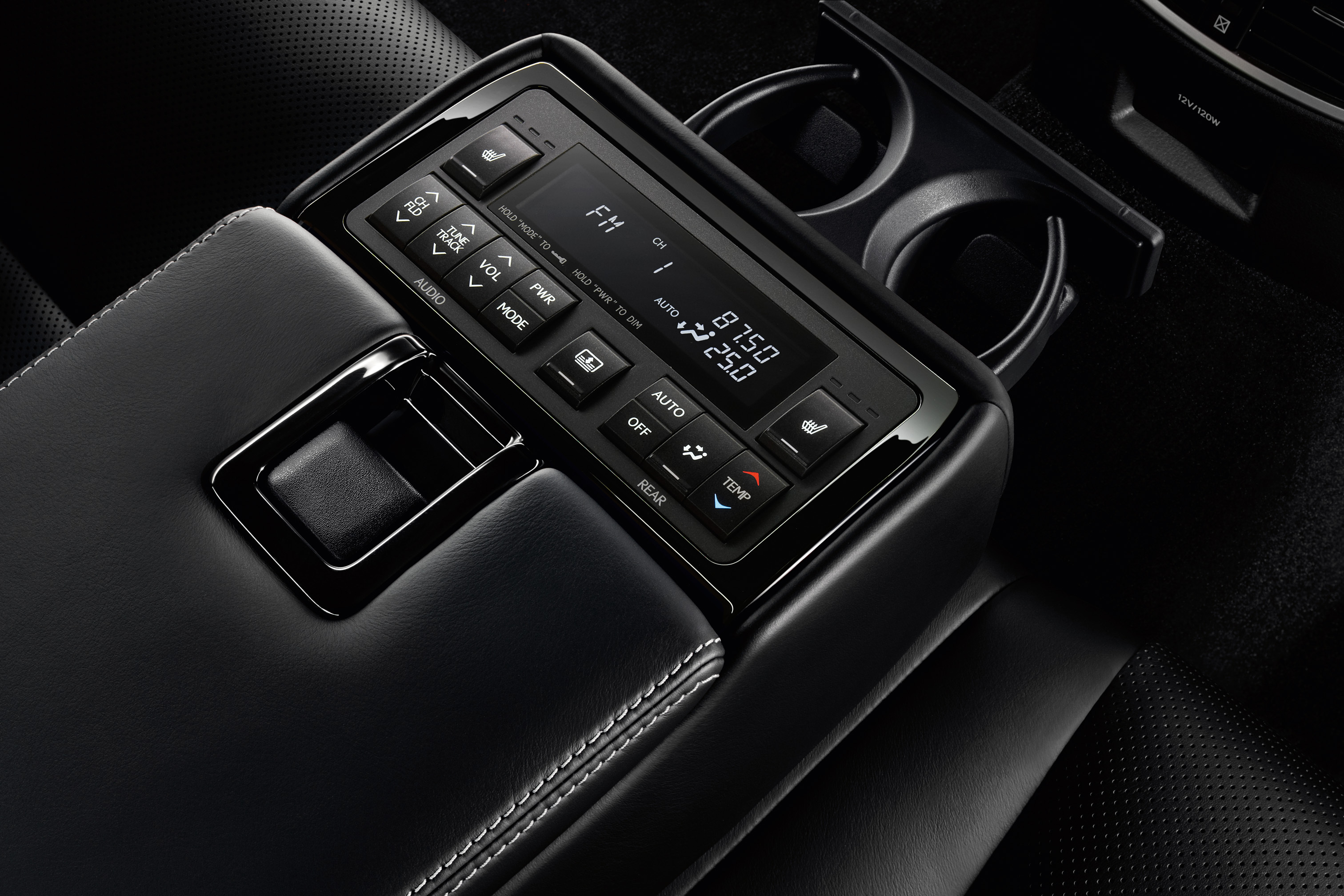 CGI_GS450h_DI_2011_Pic06_Rear_Seat_Heater