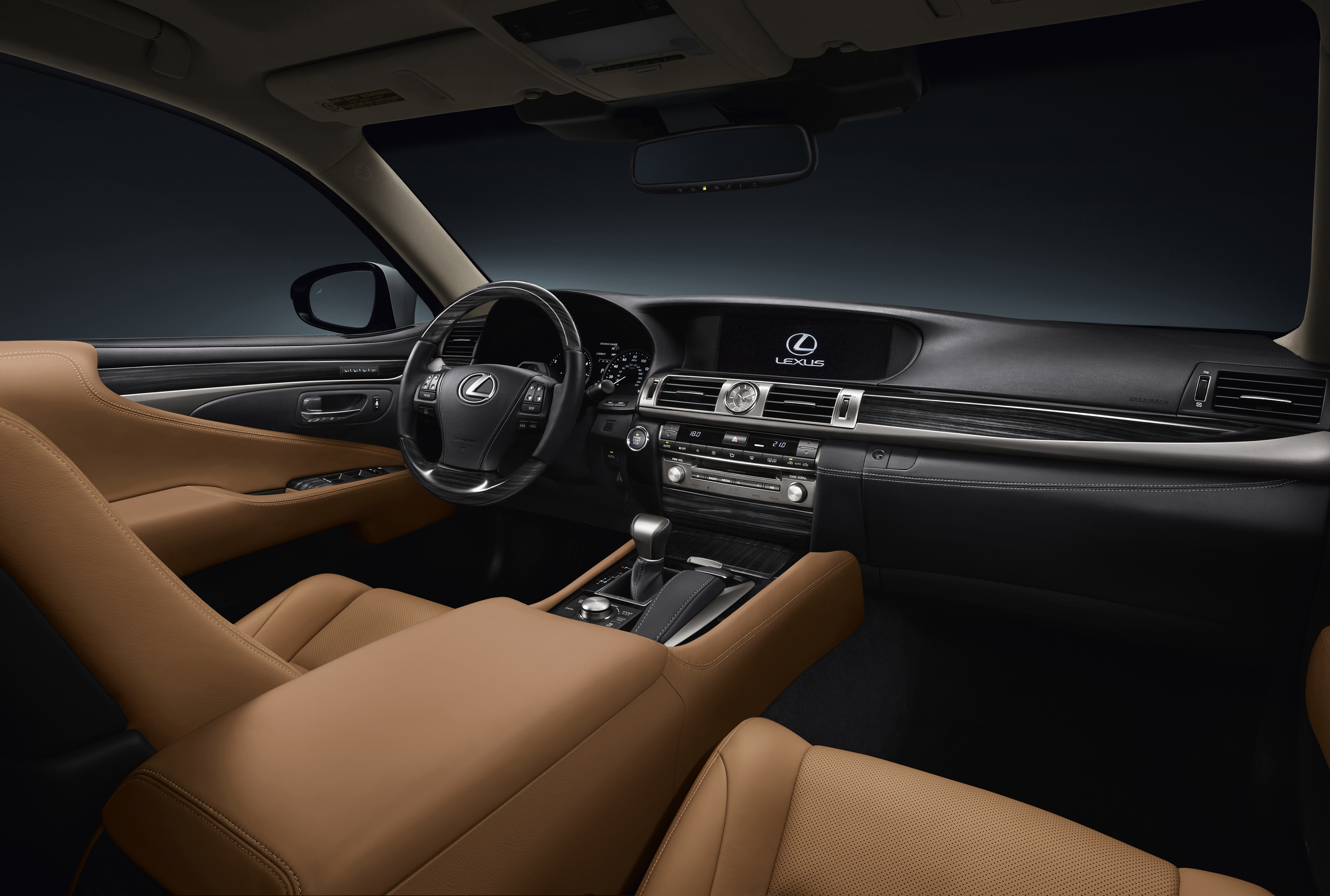 LS_460_INT_FRONT_WIDE_IMAGE_VIEW.JPG