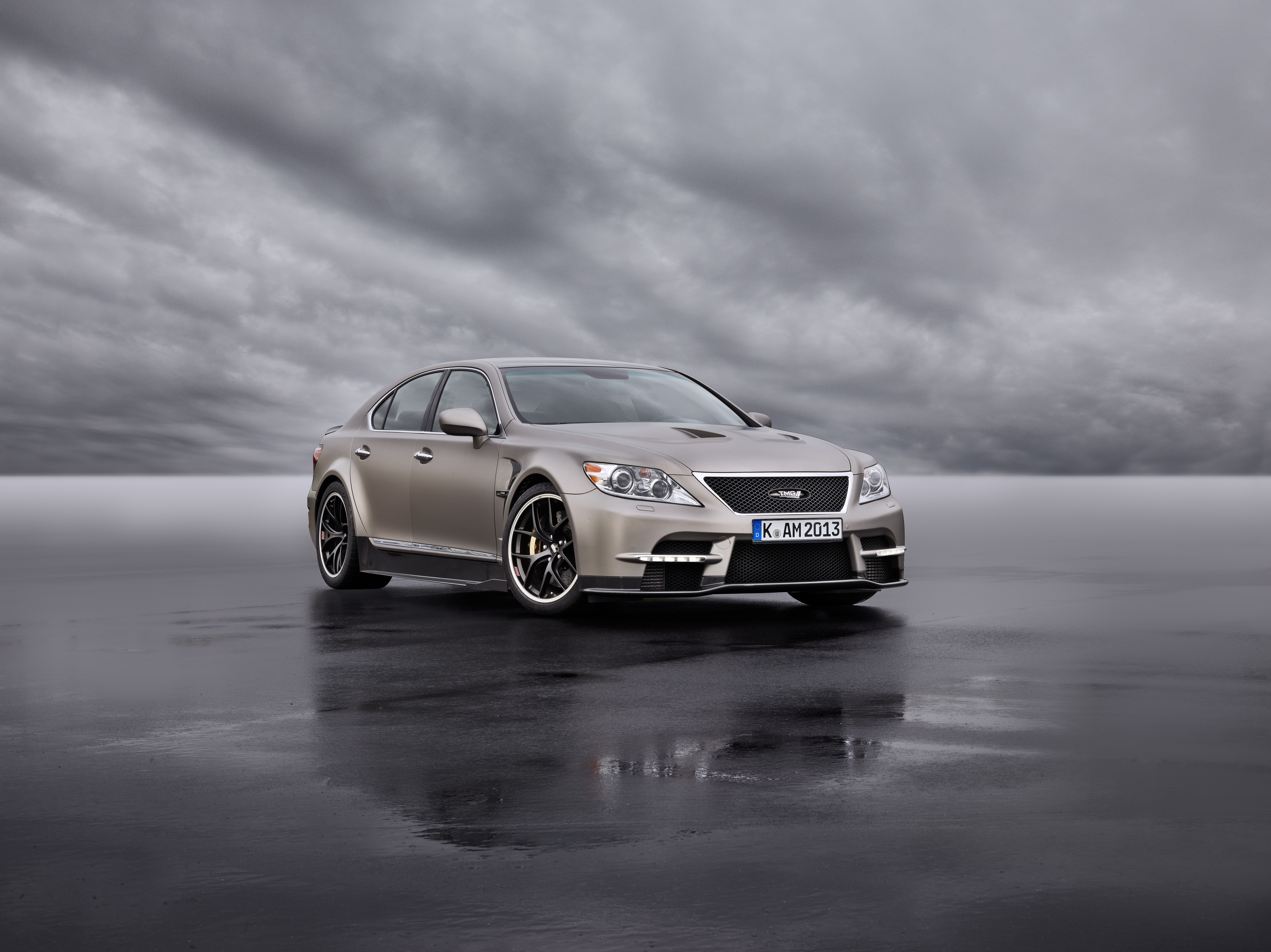 Lexus Flaggschiff auf der Essen Motor Show