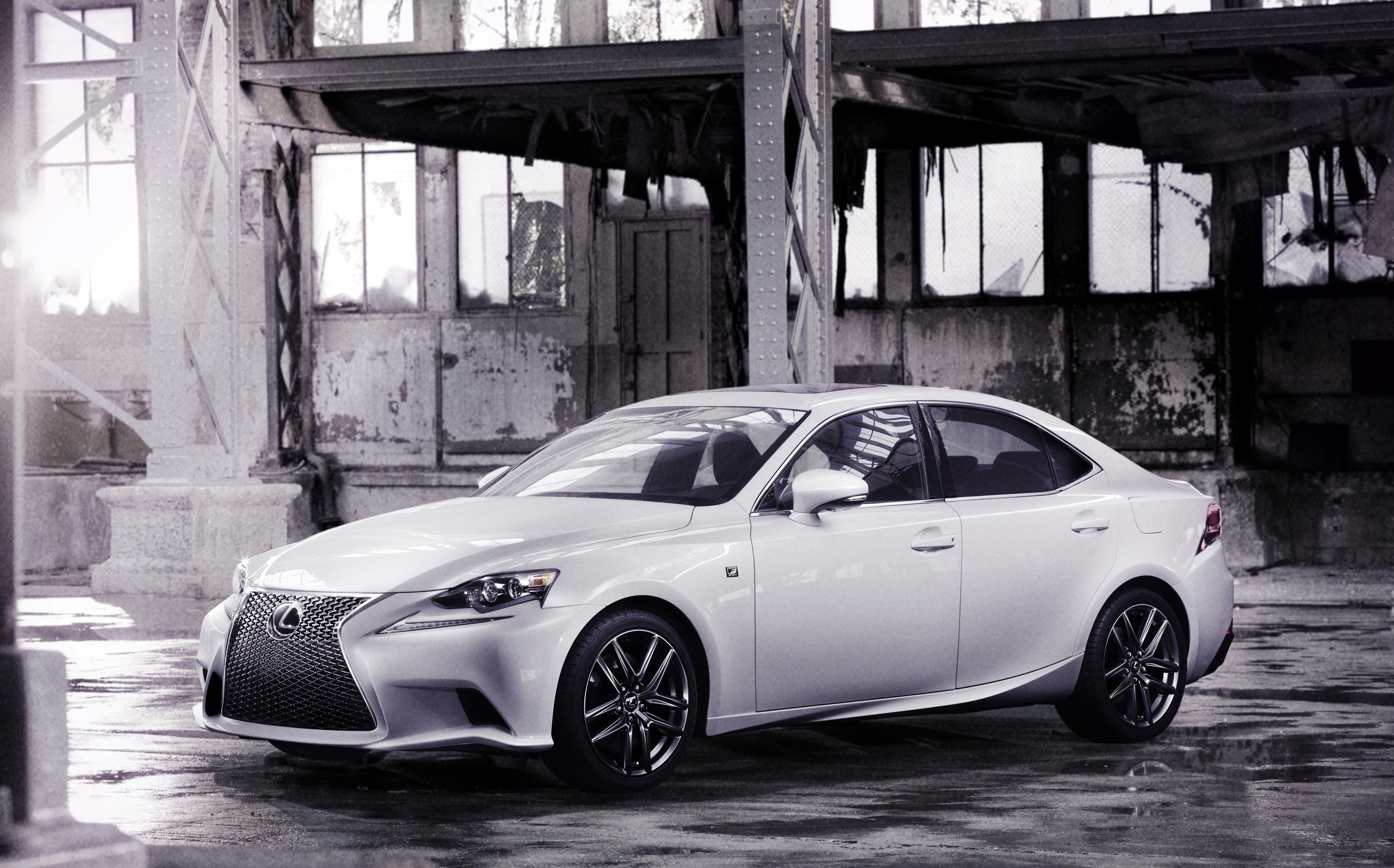 2 Der neue Lexus IS