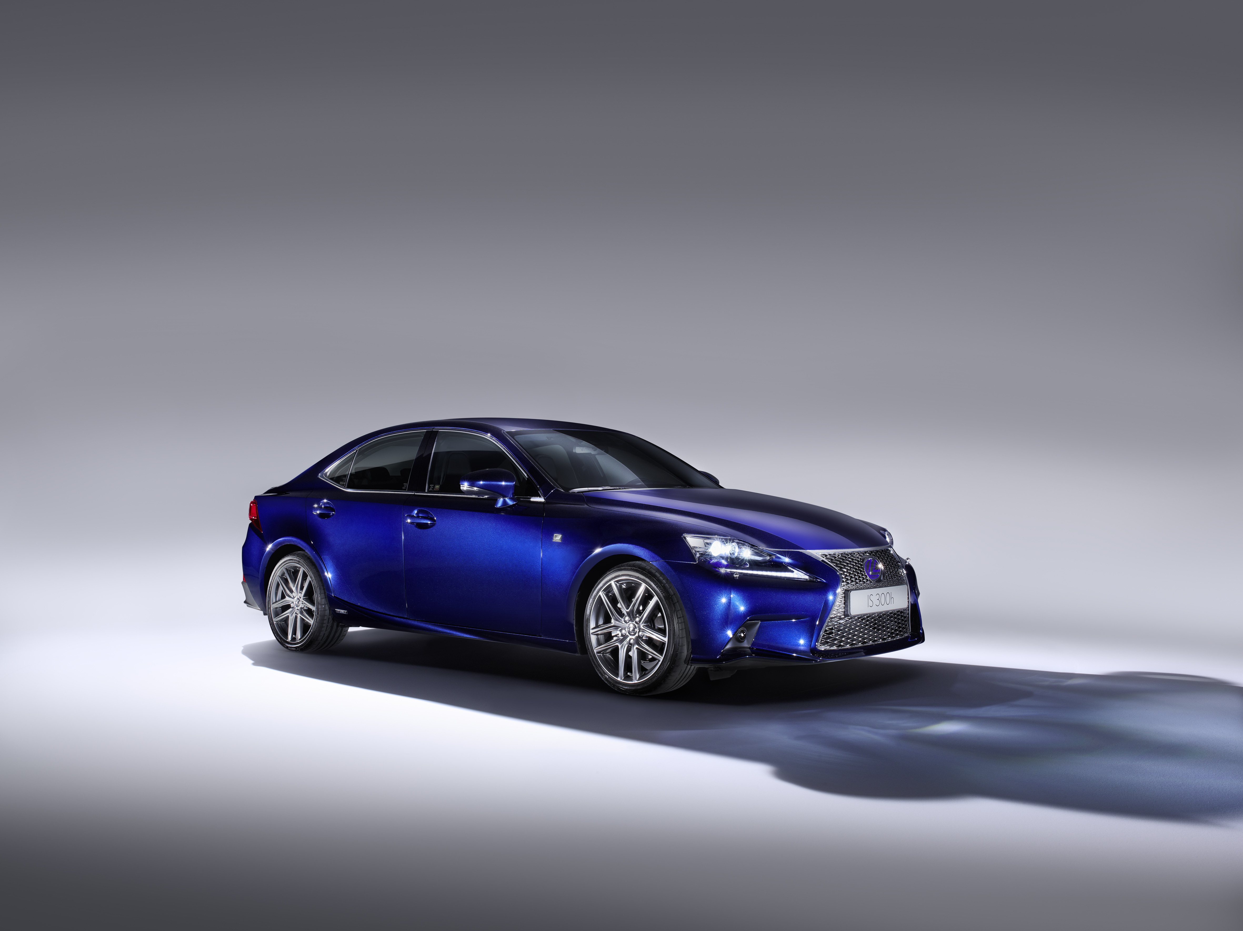 001 Lexus IS 300h