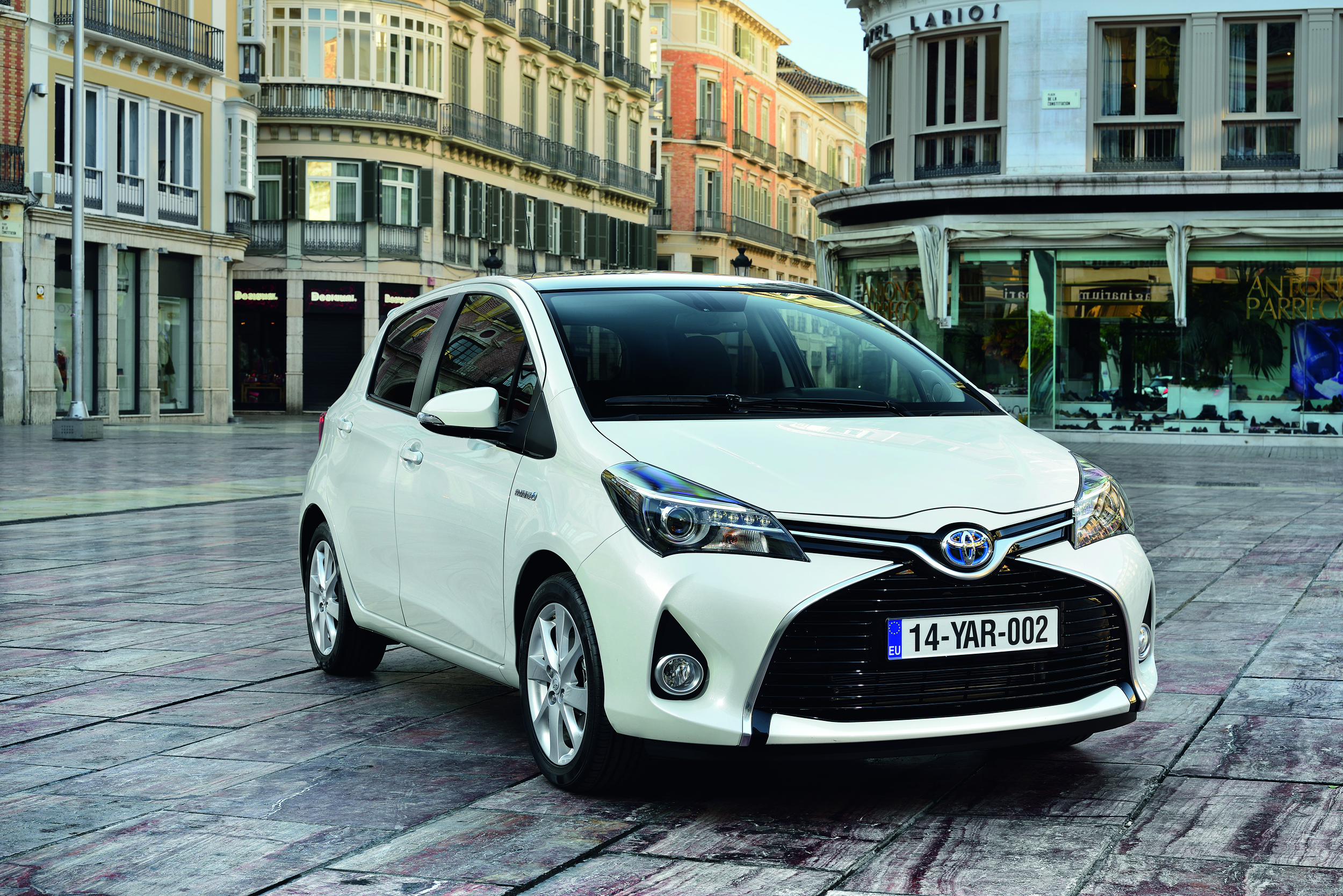 Toyota Yaris Hybrid 2014