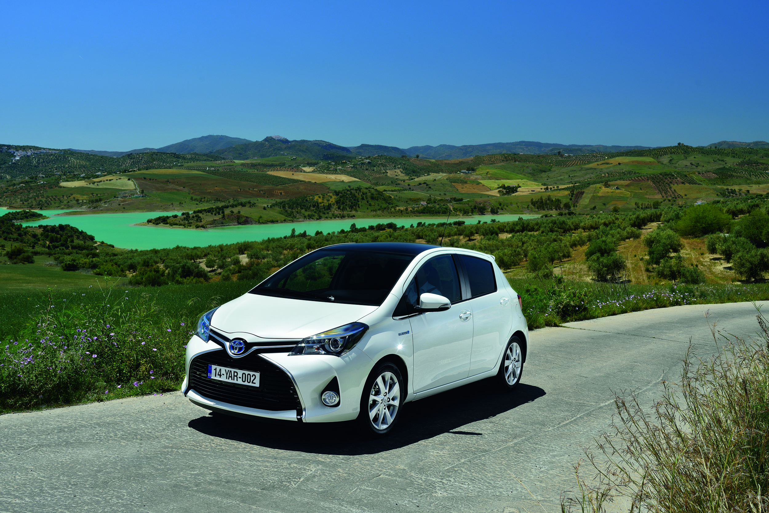 Toyota Yaris Hybrid 2014