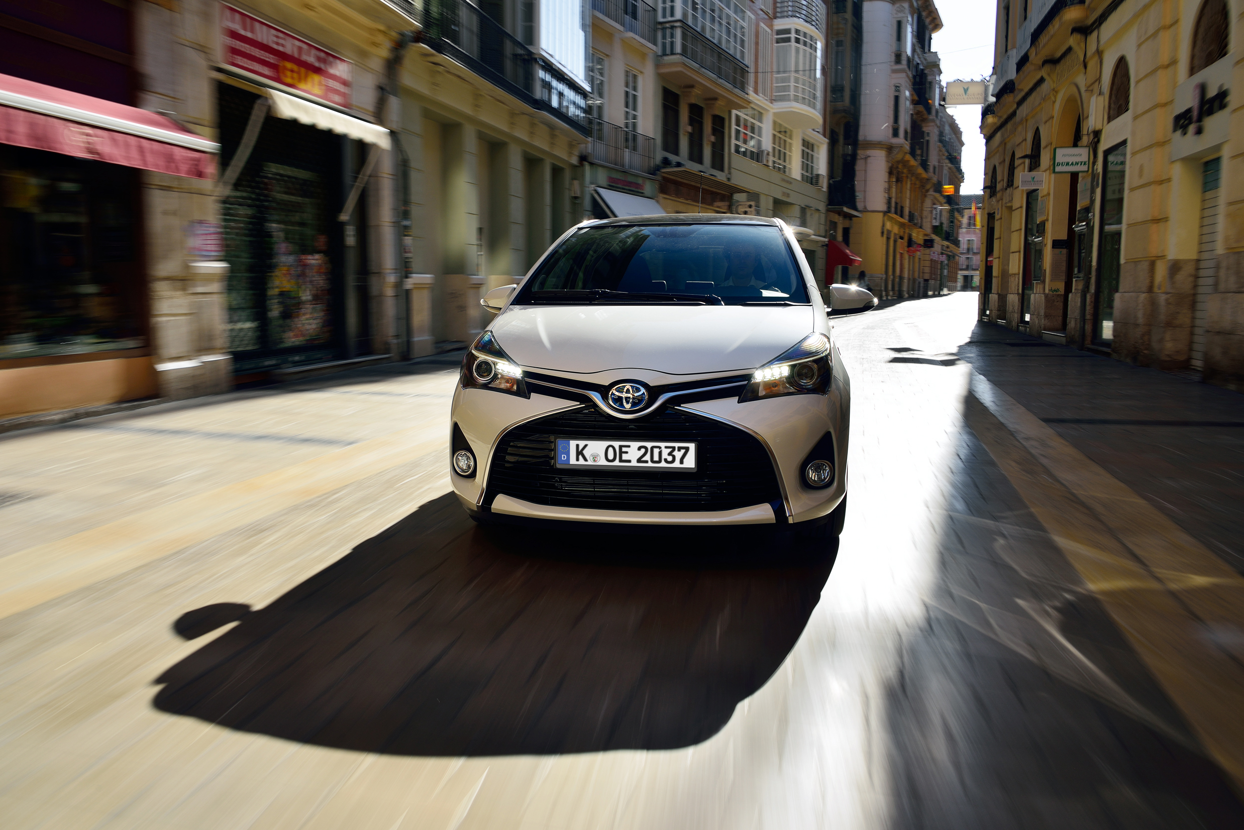 Toyota Yaris Hybrid 2014