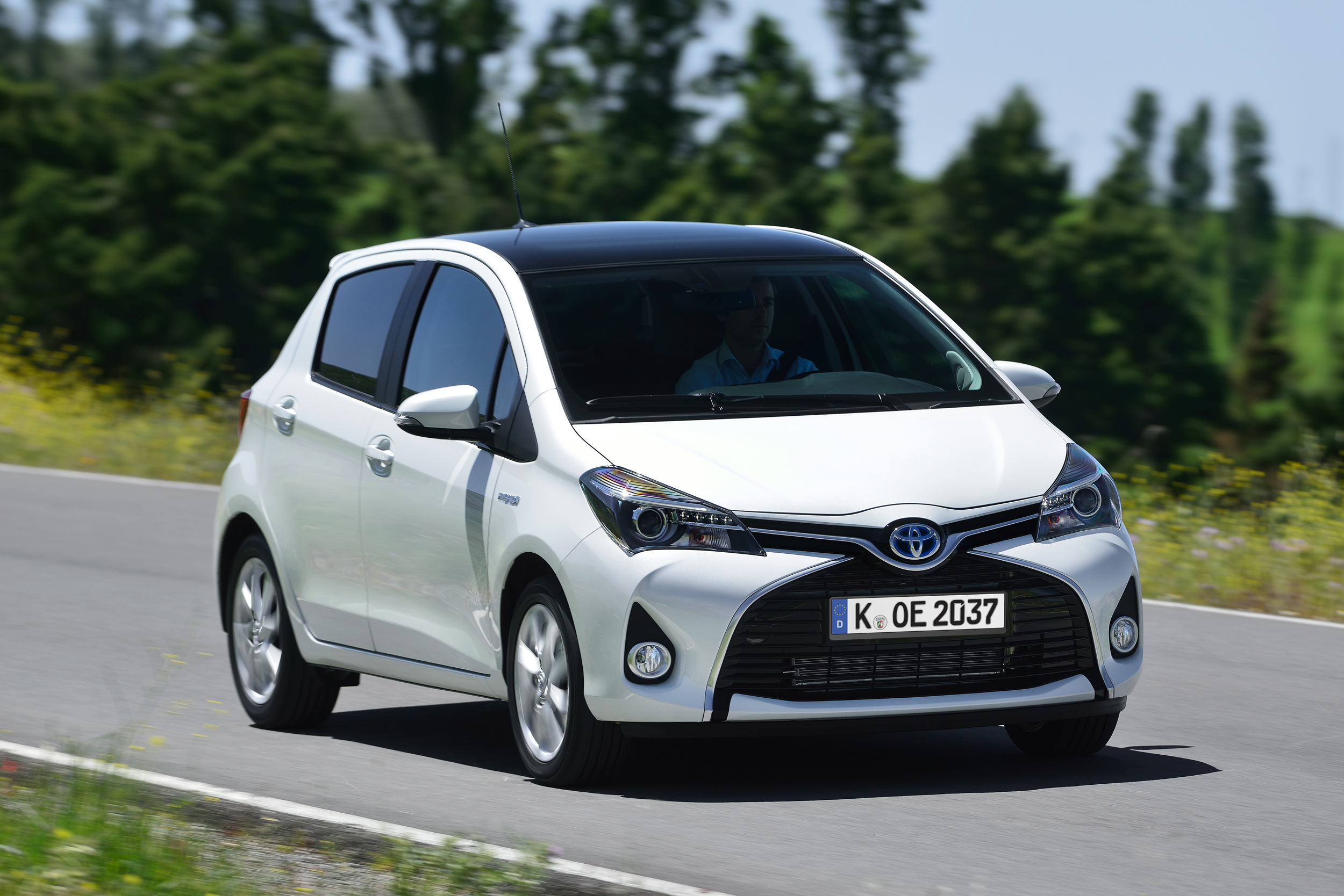 Toyota Yaris Hybrid 2014