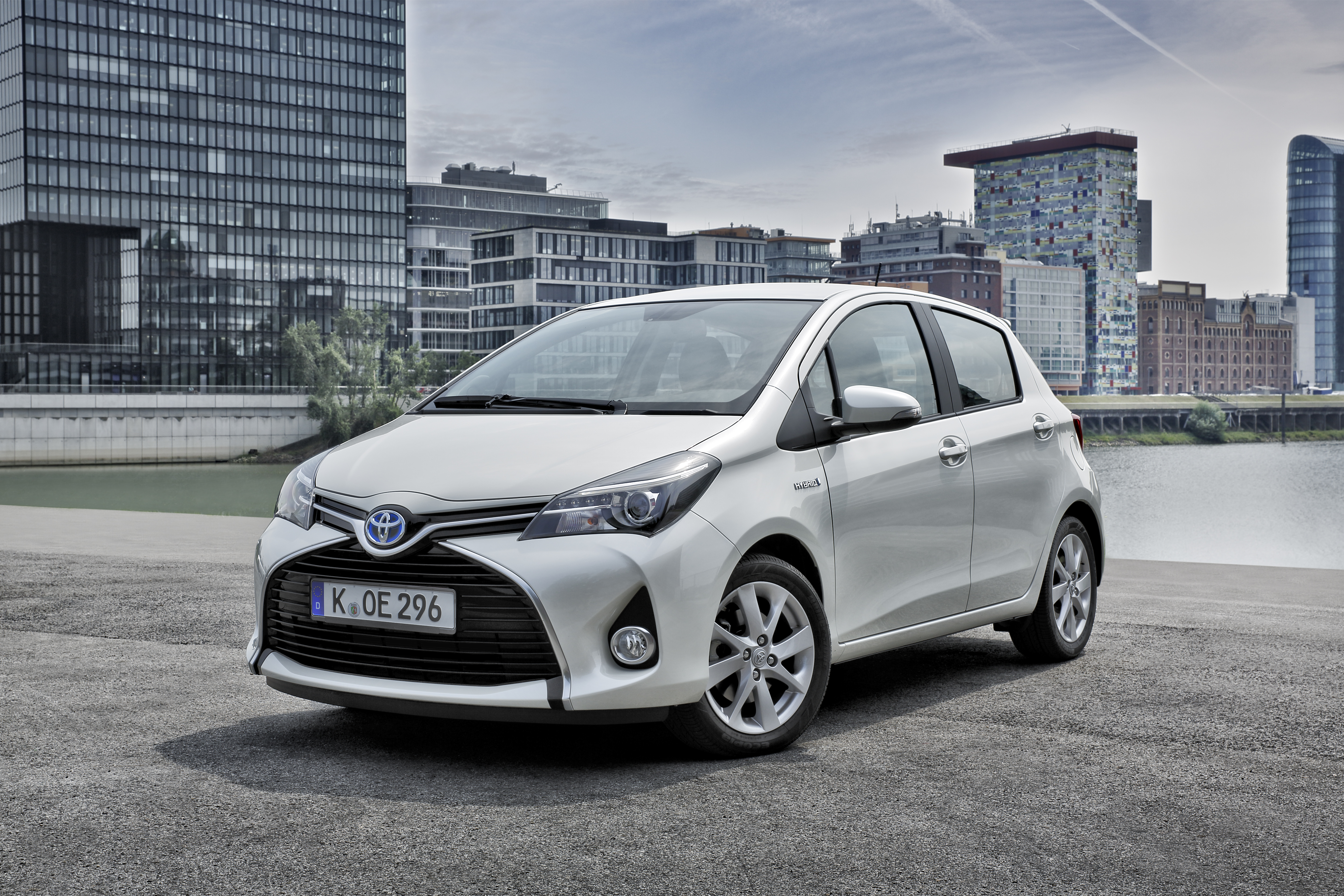 Toyota Yaris Hybrid 2014