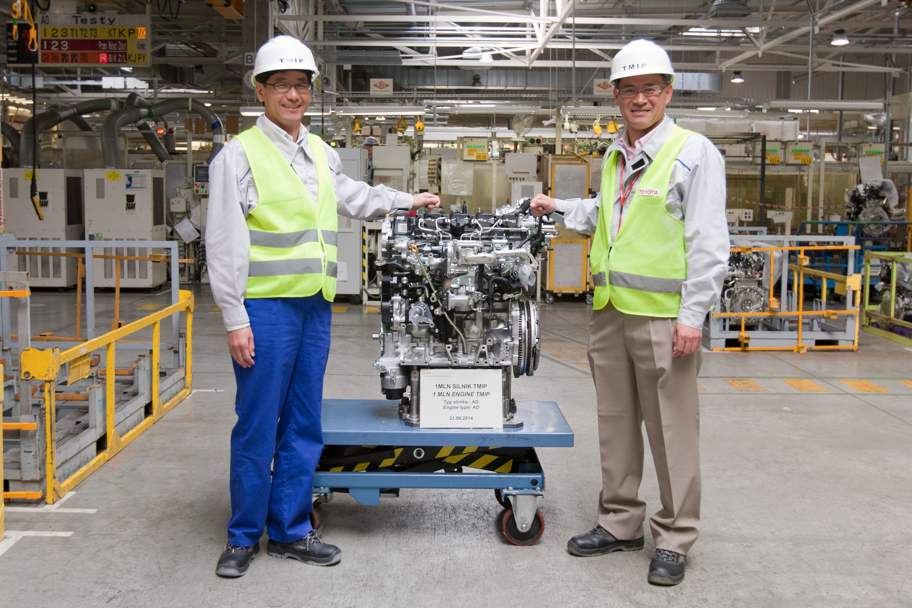 04_TMIP 1 Mln Unit (CEO Masuoka & GM Takeuchi)_HighRes.jpg