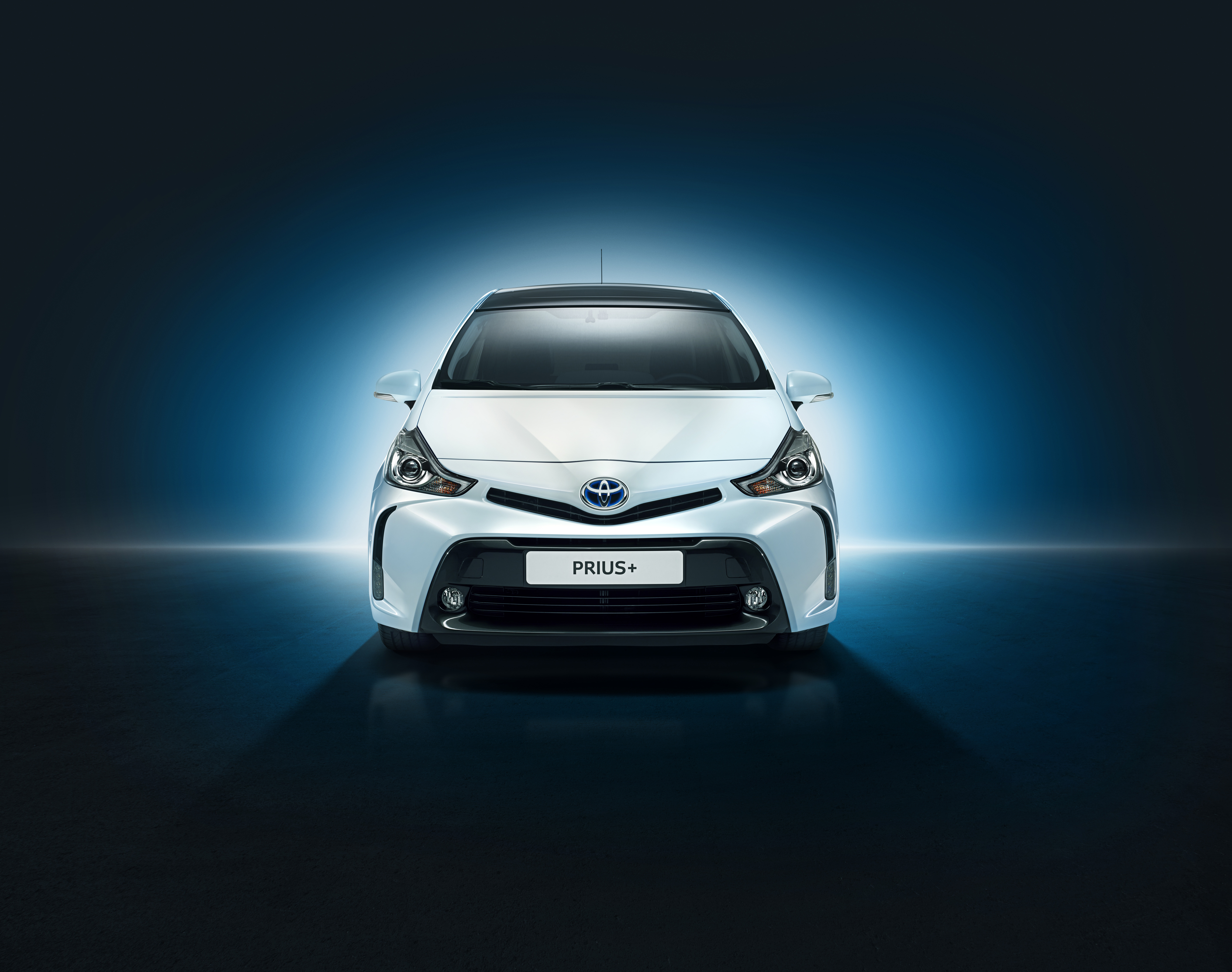 Toyota_Prius_plus_Shot5_Front_Final_Blue.jpg