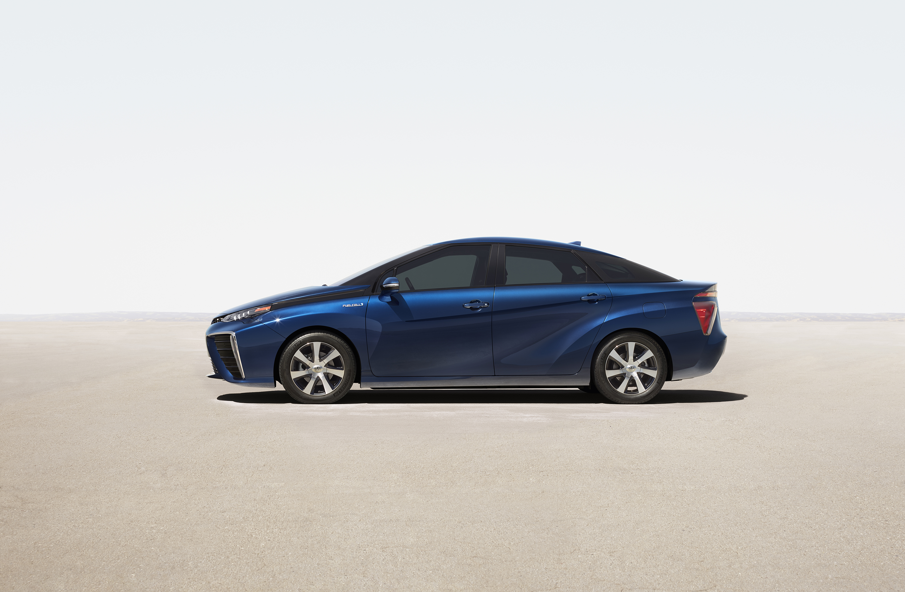 2014_Toyota_Paris_MS_Fuel_Cell_Sedan_02.jpg