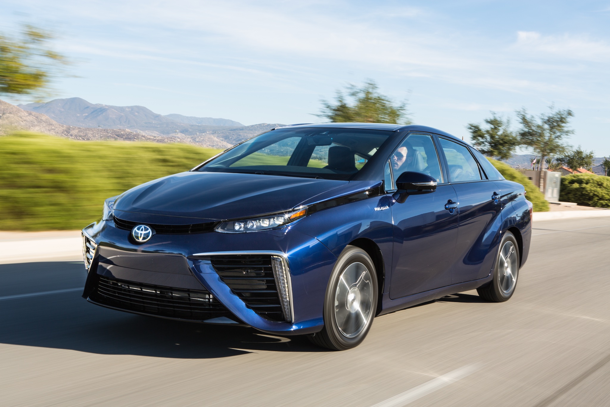 2016_Toyota_Fuel_Cell_Vehicle_022.jpg