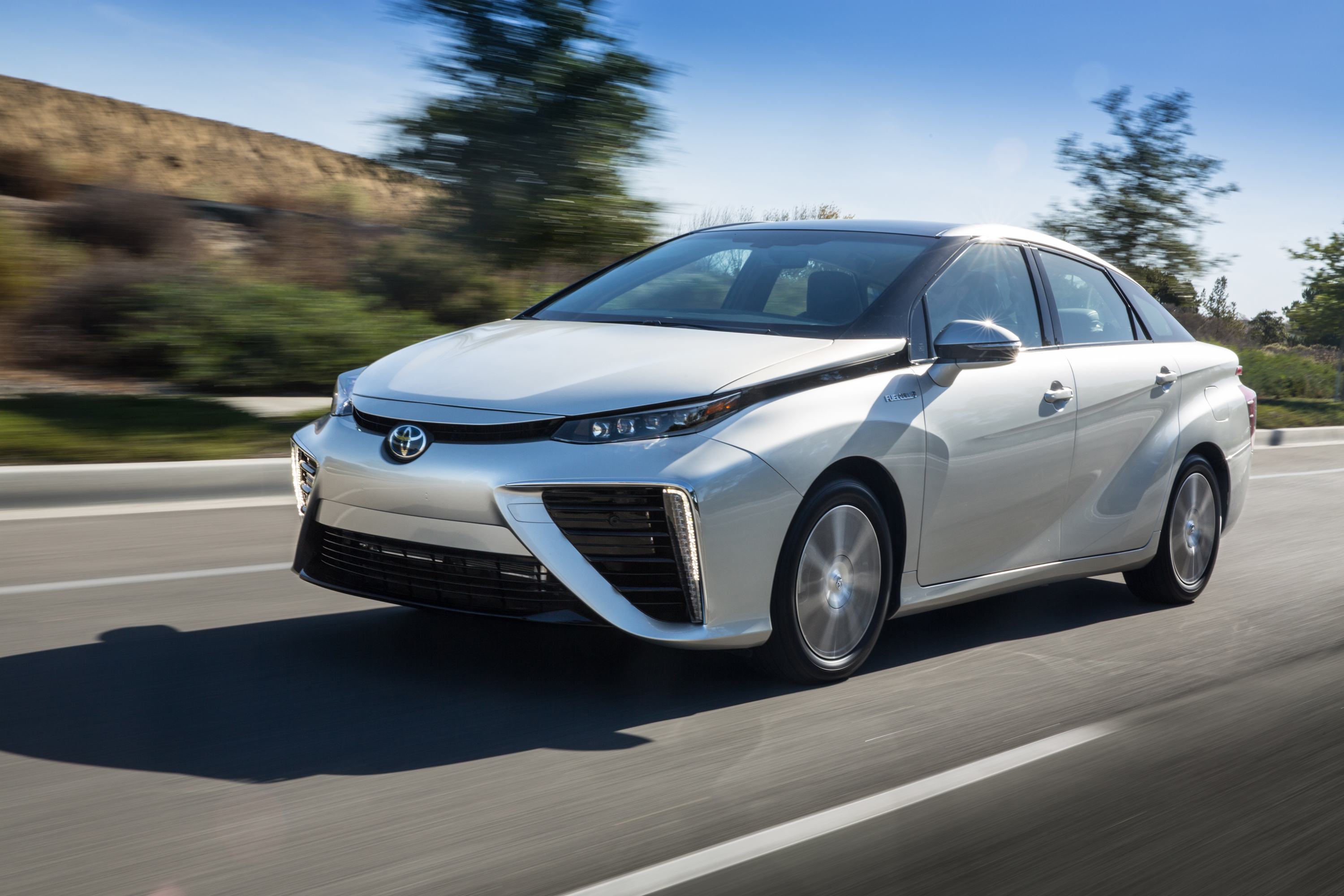 2016_Toyota_Mirai_059.jpg
