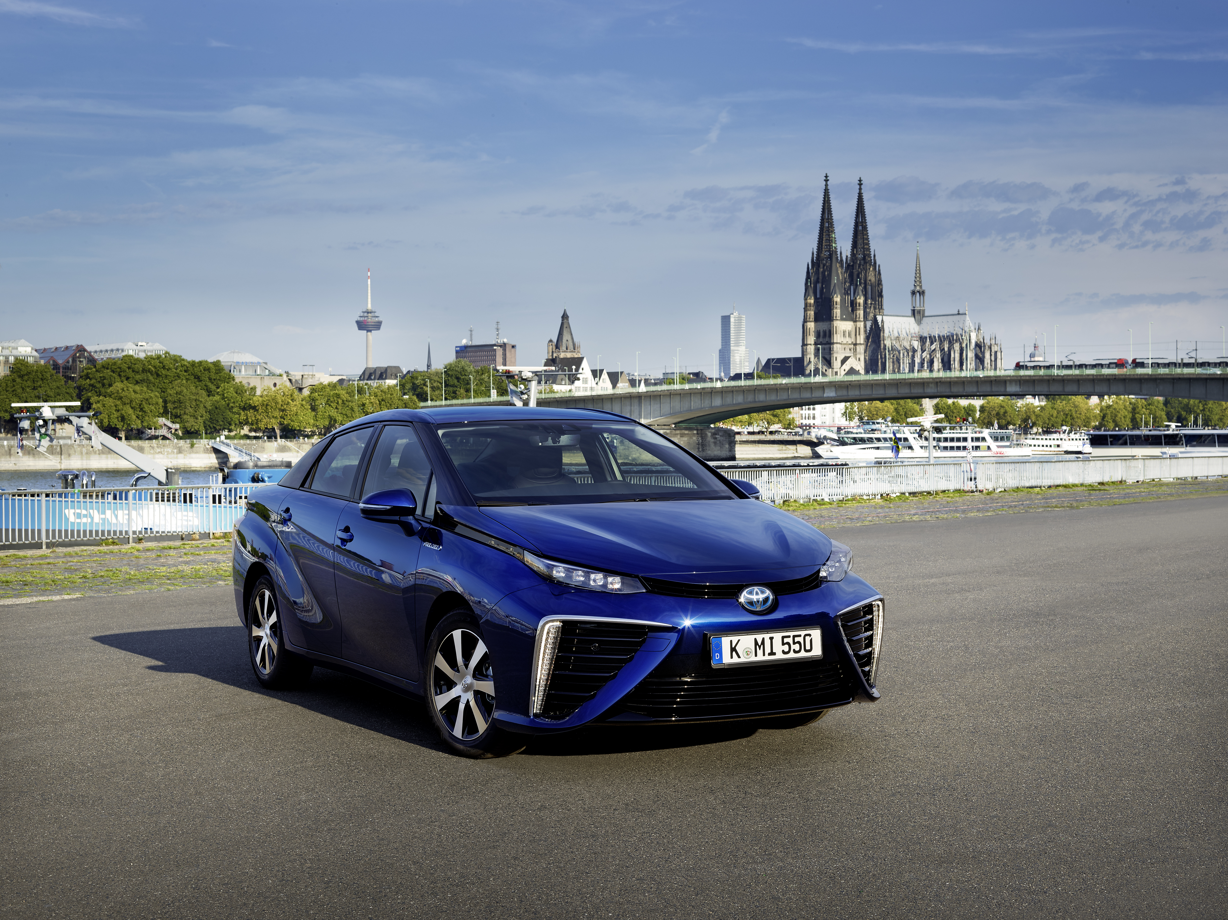 01 TOYOTA MIRAI 2015 Kopie.jpg